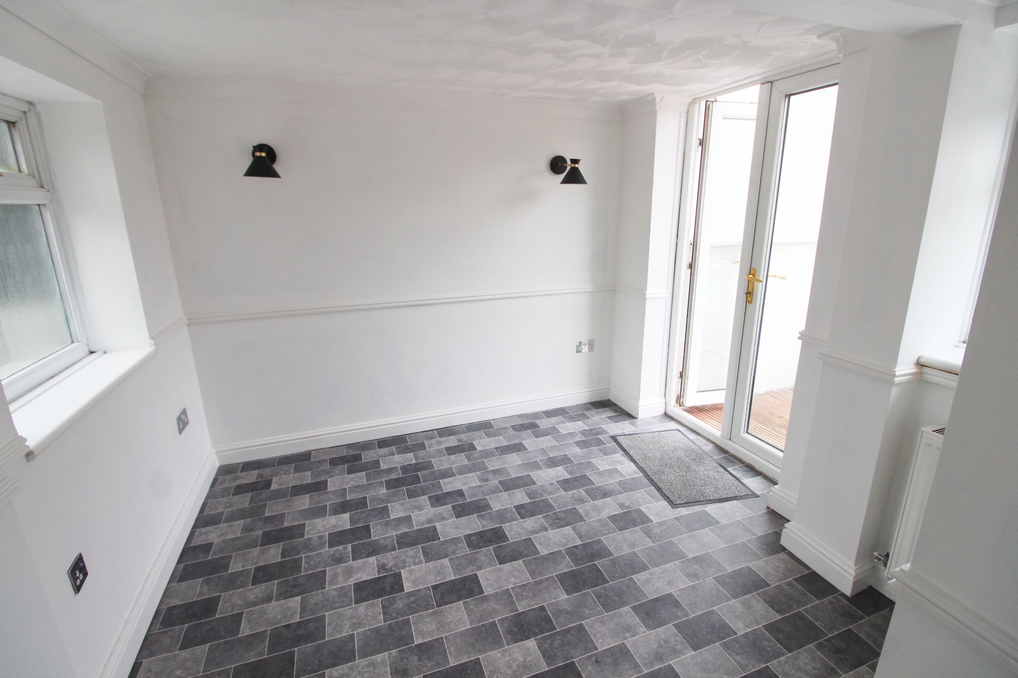 2 bedroom semi-detached house Let in Wigan - Photograph 7.