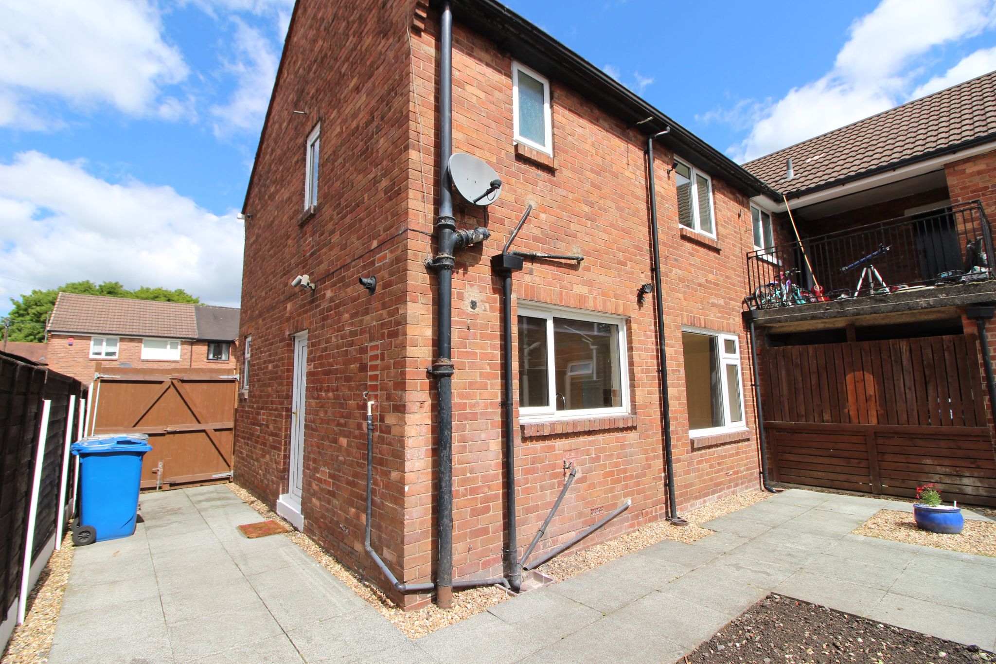 3 bedroom semi-detached house For Sale in Wigan - Photograph 7.