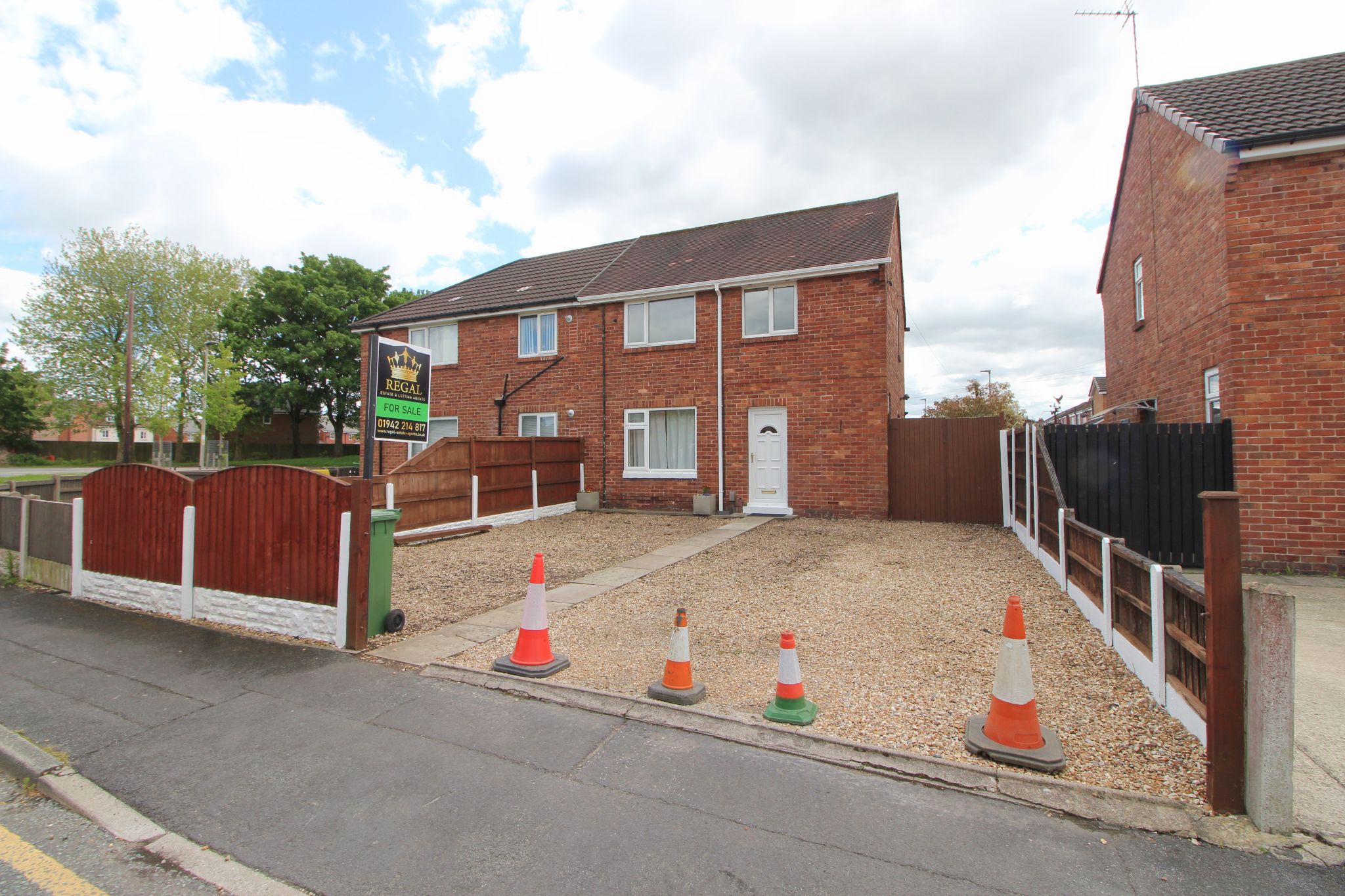 3 bedroom semi-detached house For Sale in Wigan - Property photograph.