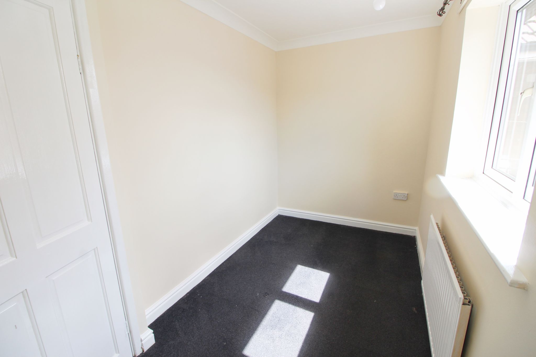 3 bedroom semi-detached house For Sale in Wigan - Photograph 11.