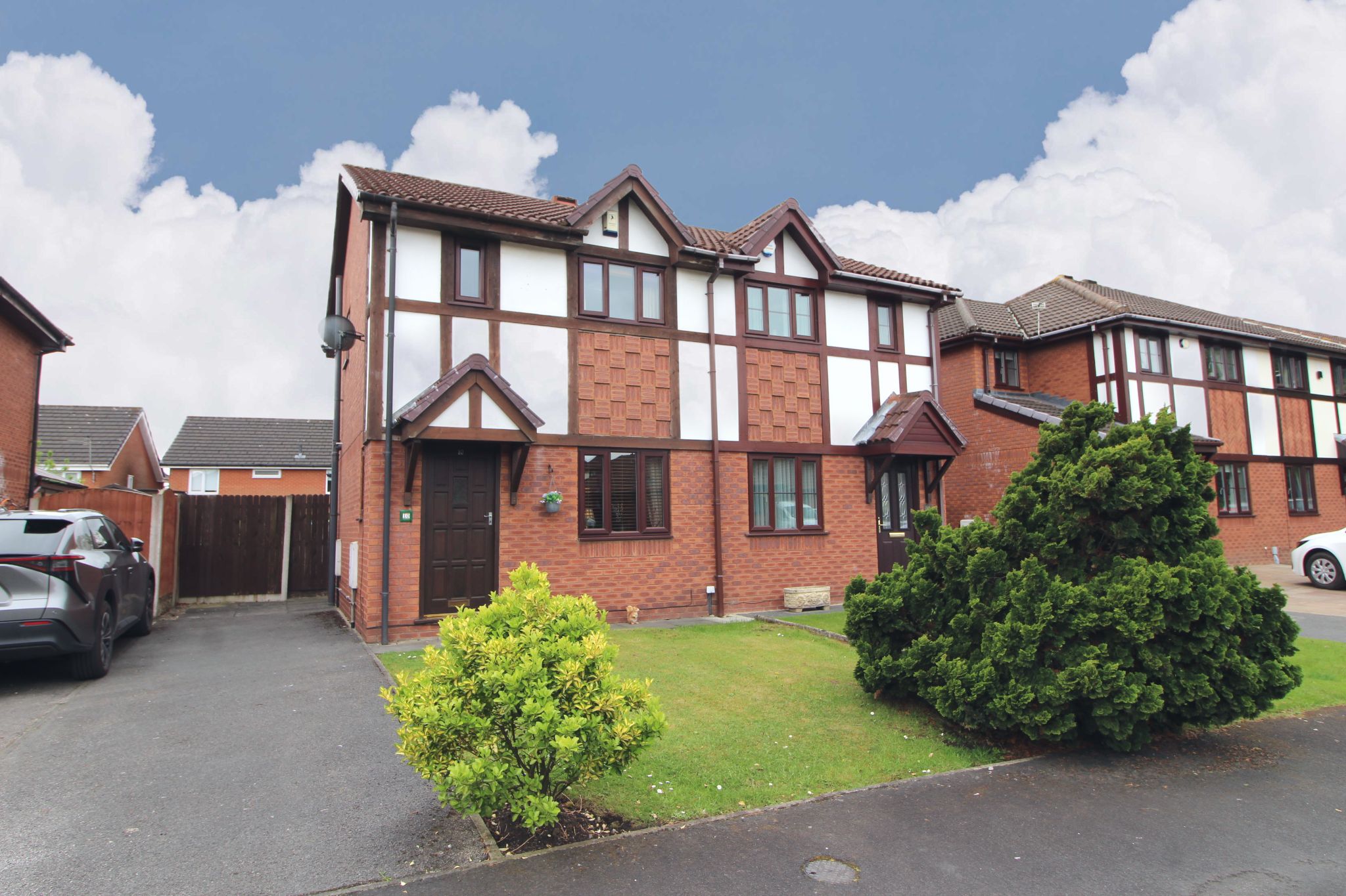 2 bedroom semi-detached house For Sale in Wigan - Property photograph.