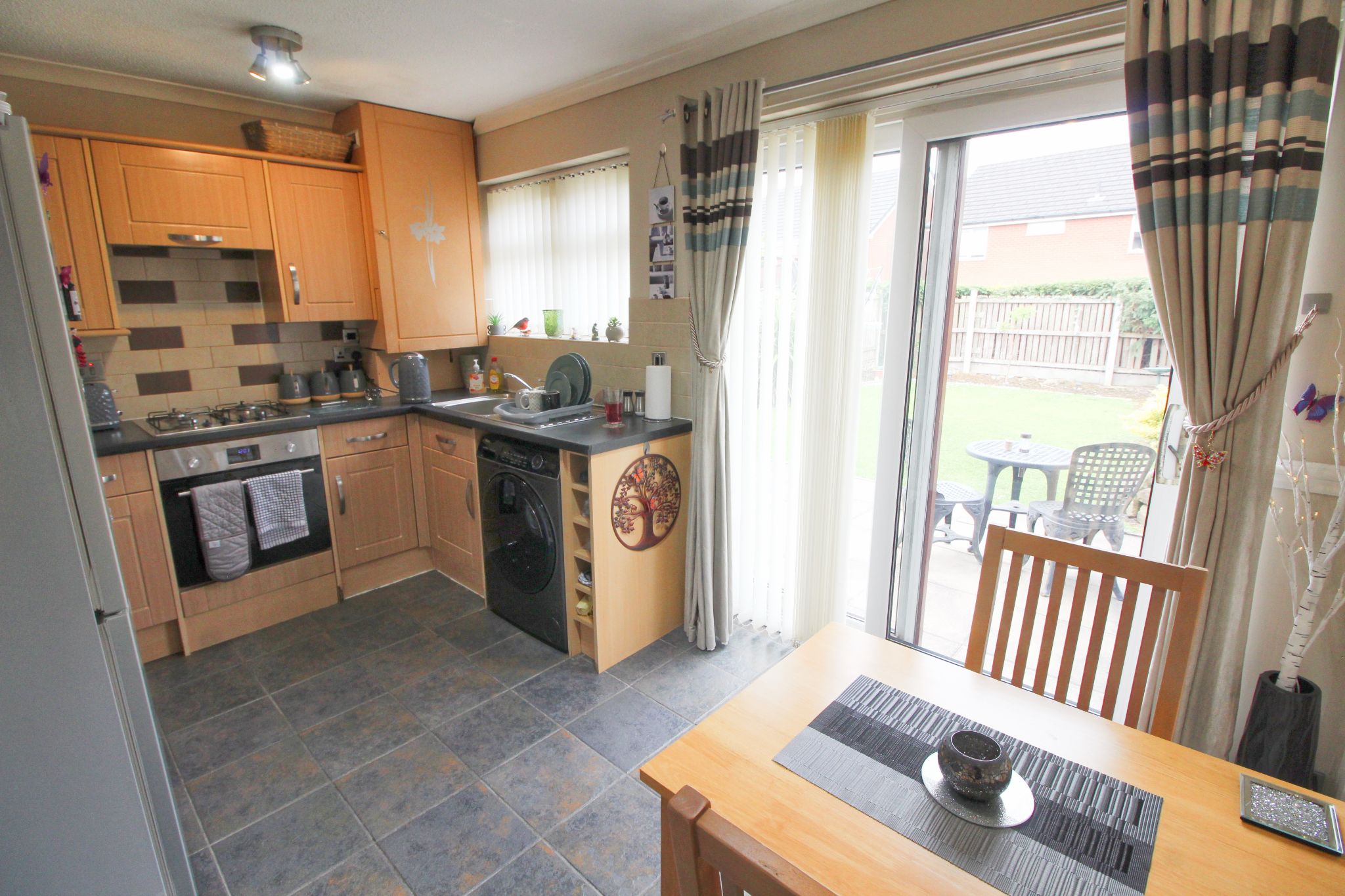 2 bedroom semi-detached house For Sale in Wigan - Property photograph.