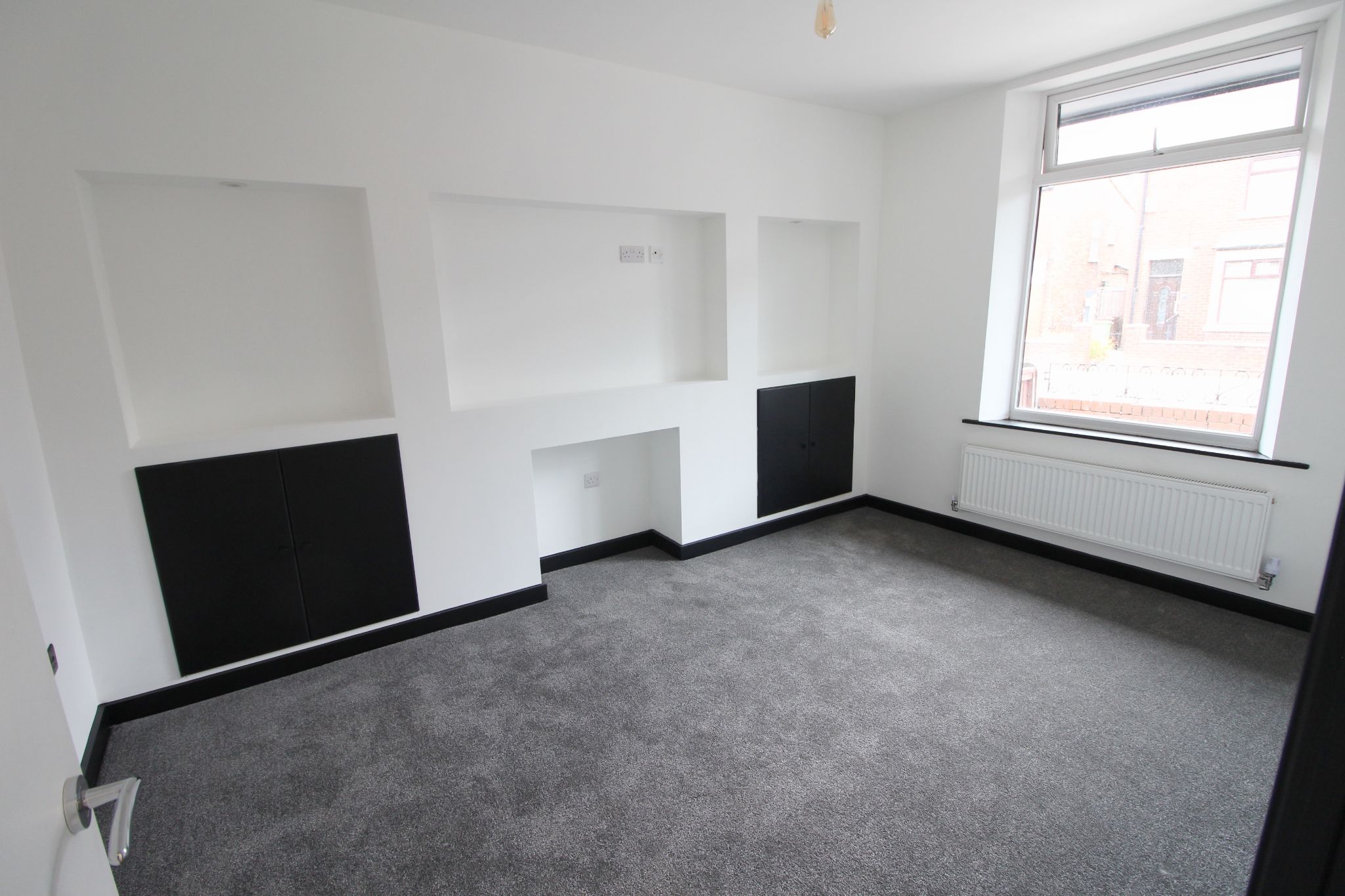 3 bedroom end terraced house To Let in Wigan - Property photograph.