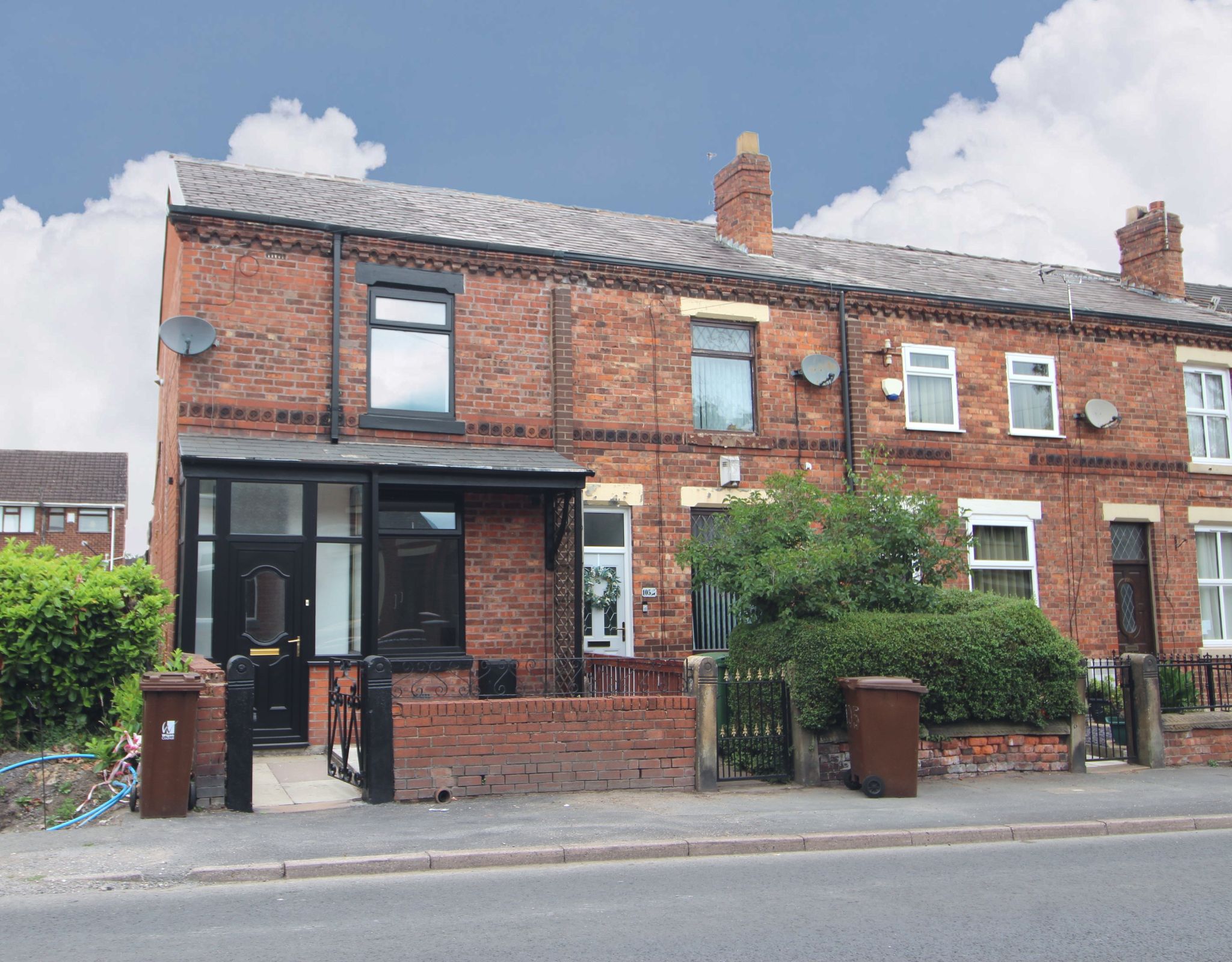 3 bedroom end terraced house To Let in Wigan - Property photograph.