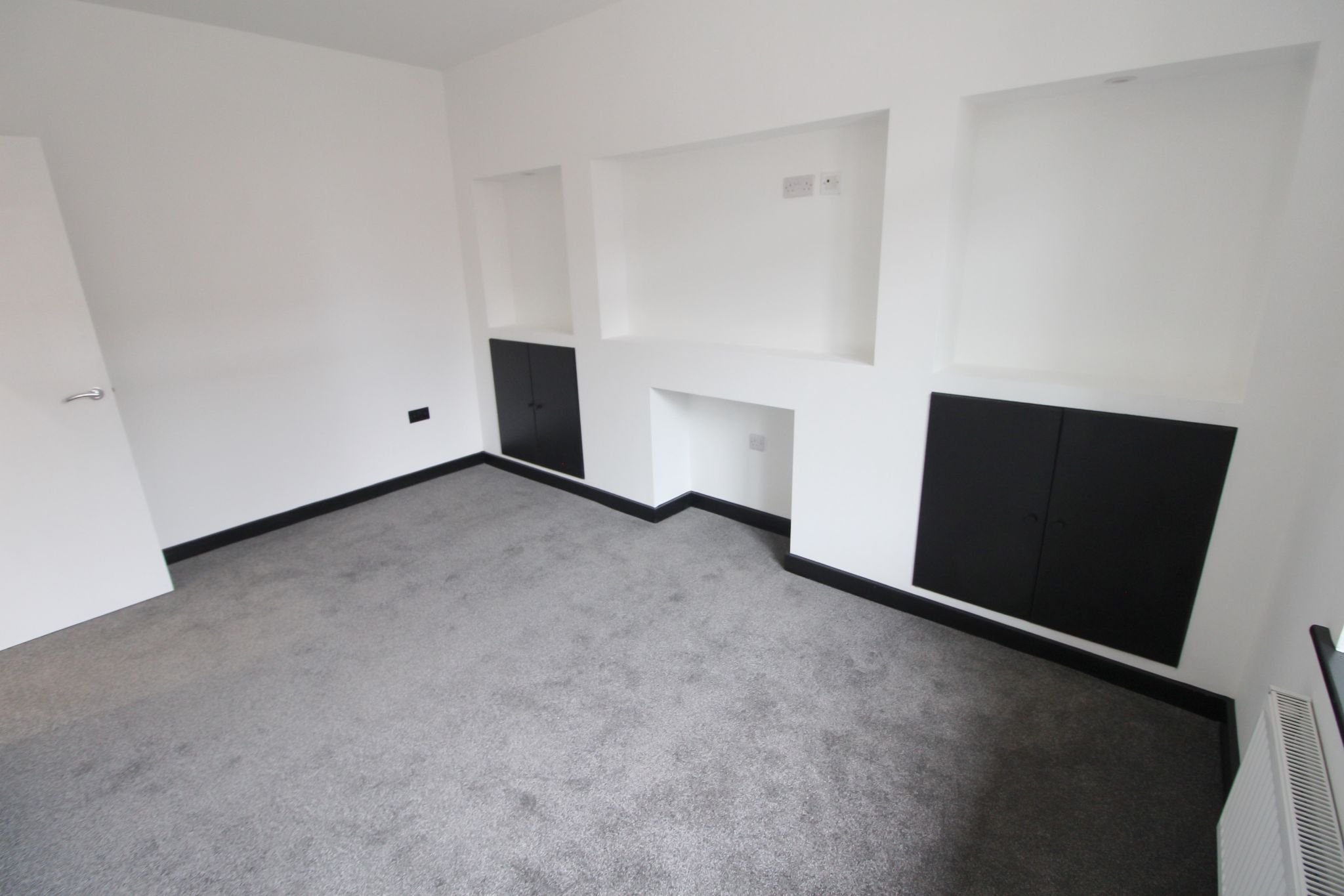 3 bedroom end terraced house To Let in Wigan - Property photograph.