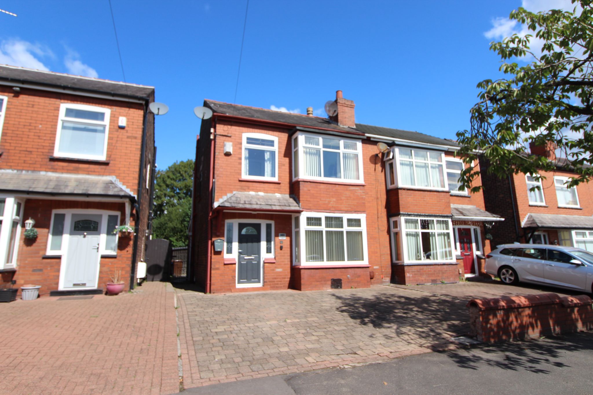 3 bedroom semi-detached house For Sale in Wigan - Property photograph.