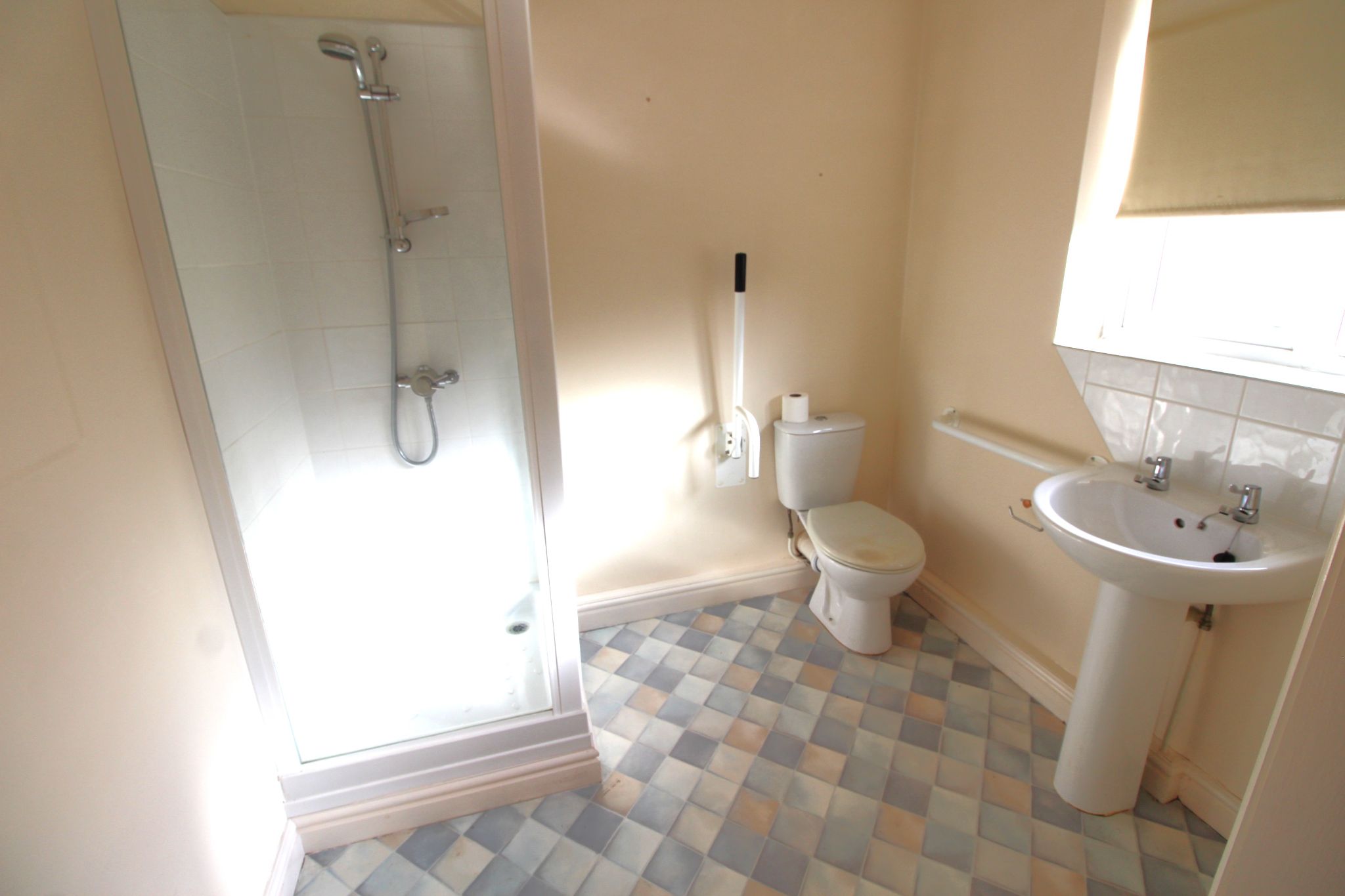 2 bedroom detached bungalow For Sale in Wigan - Photograph 9.