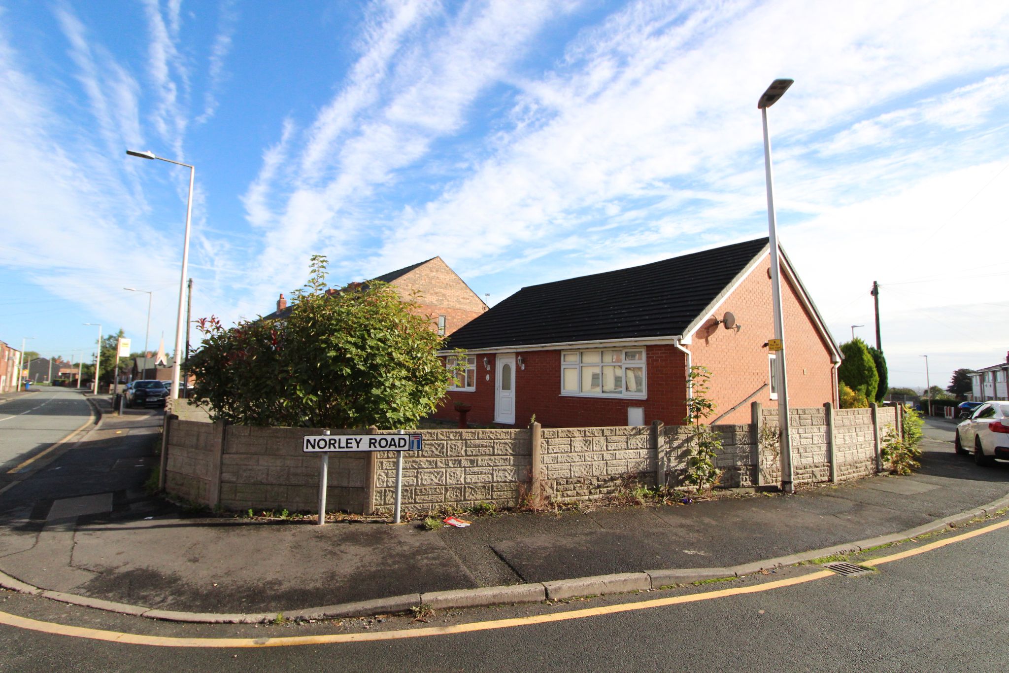 2 bedroom detached bungalow For Sale in Wigan - Property photograph.