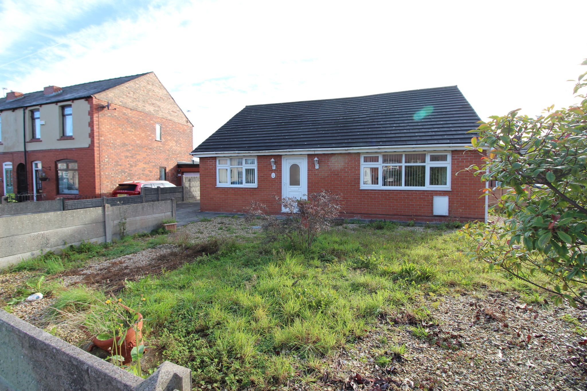 2 bedroom detached bungalow For Sale in Wigan - Property photograph.