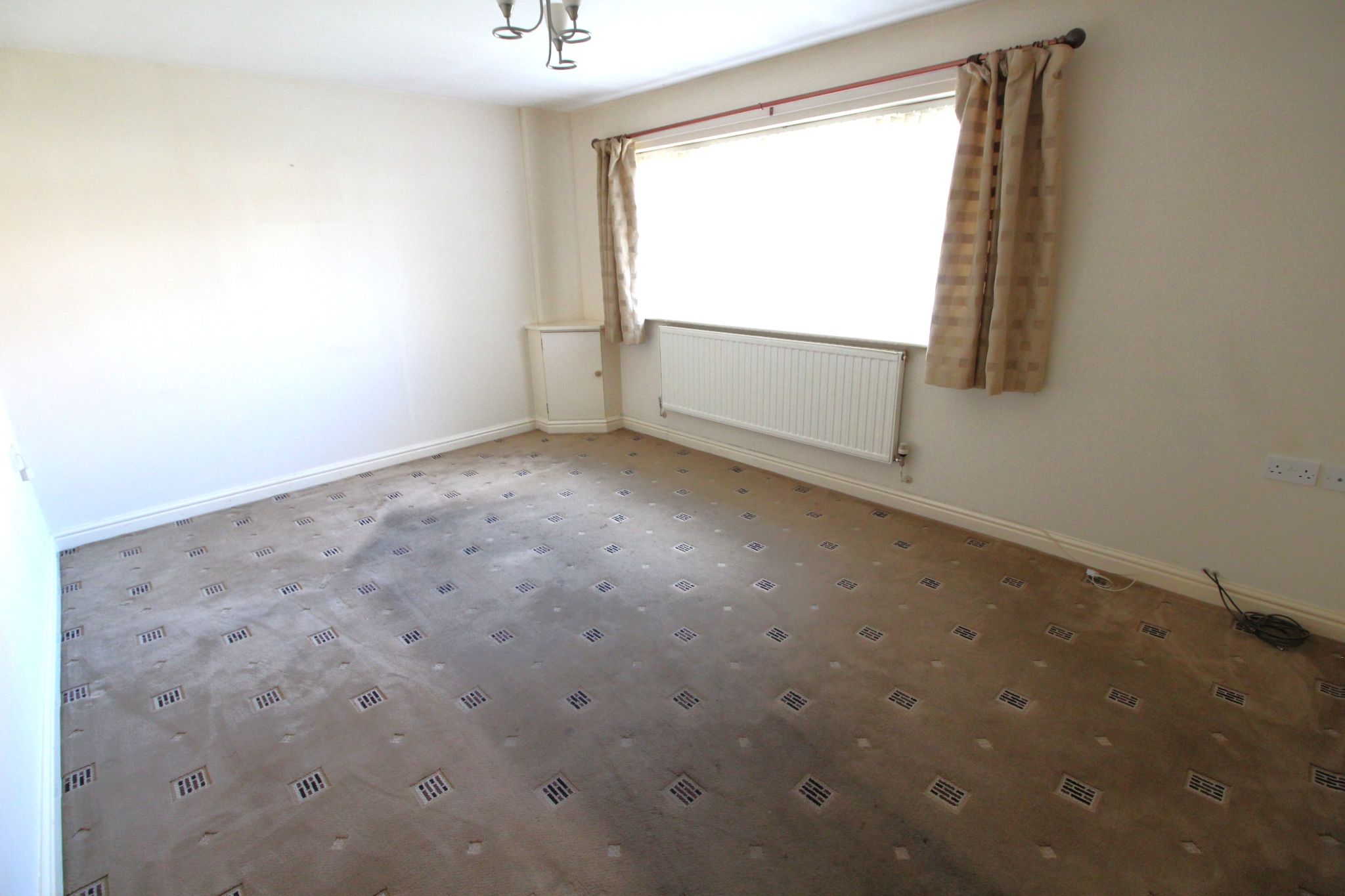 2 bedroom detached bungalow For Sale in Wigan - Photograph 4.