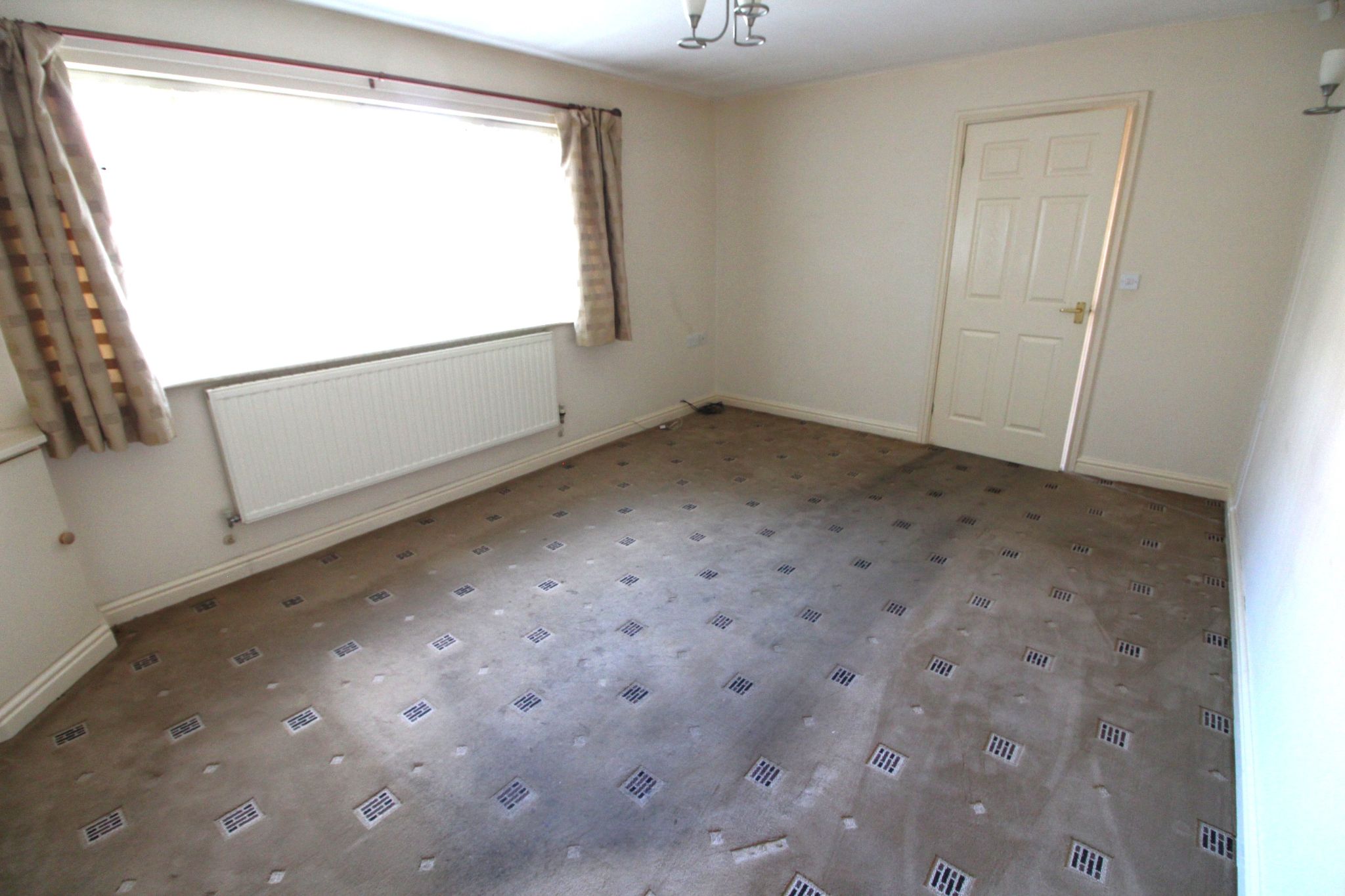2 bedroom detached bungalow For Sale in Wigan - Photograph 5.