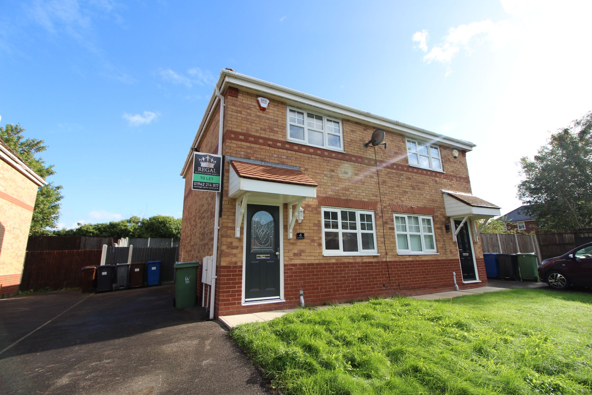 3 bedroom semi-detached house To Let in Wigan - Property photograph.
