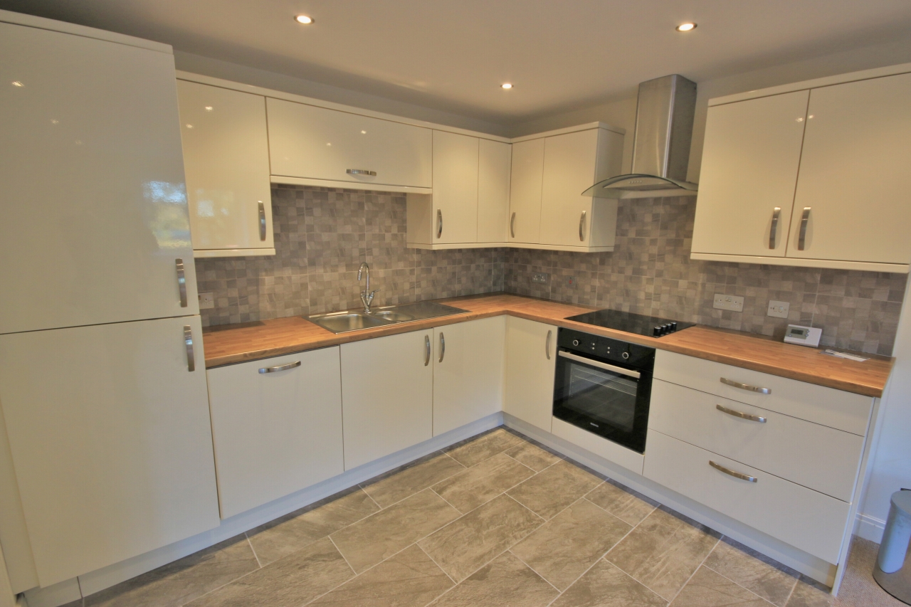 2 bedroom ground floor flat/apartment Let in West Lancashire - Kitchen.