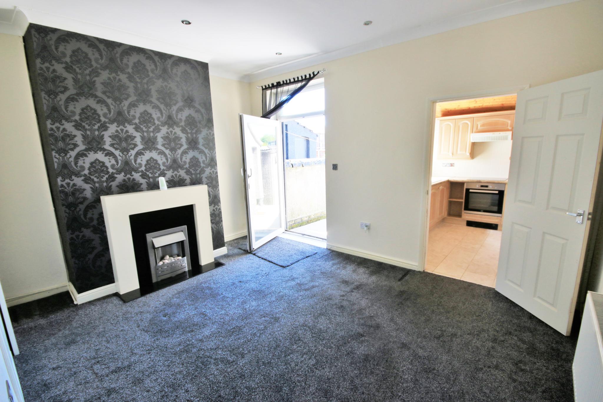 2 bedroom mid terraced house Let in Wigan - Photograph 4.