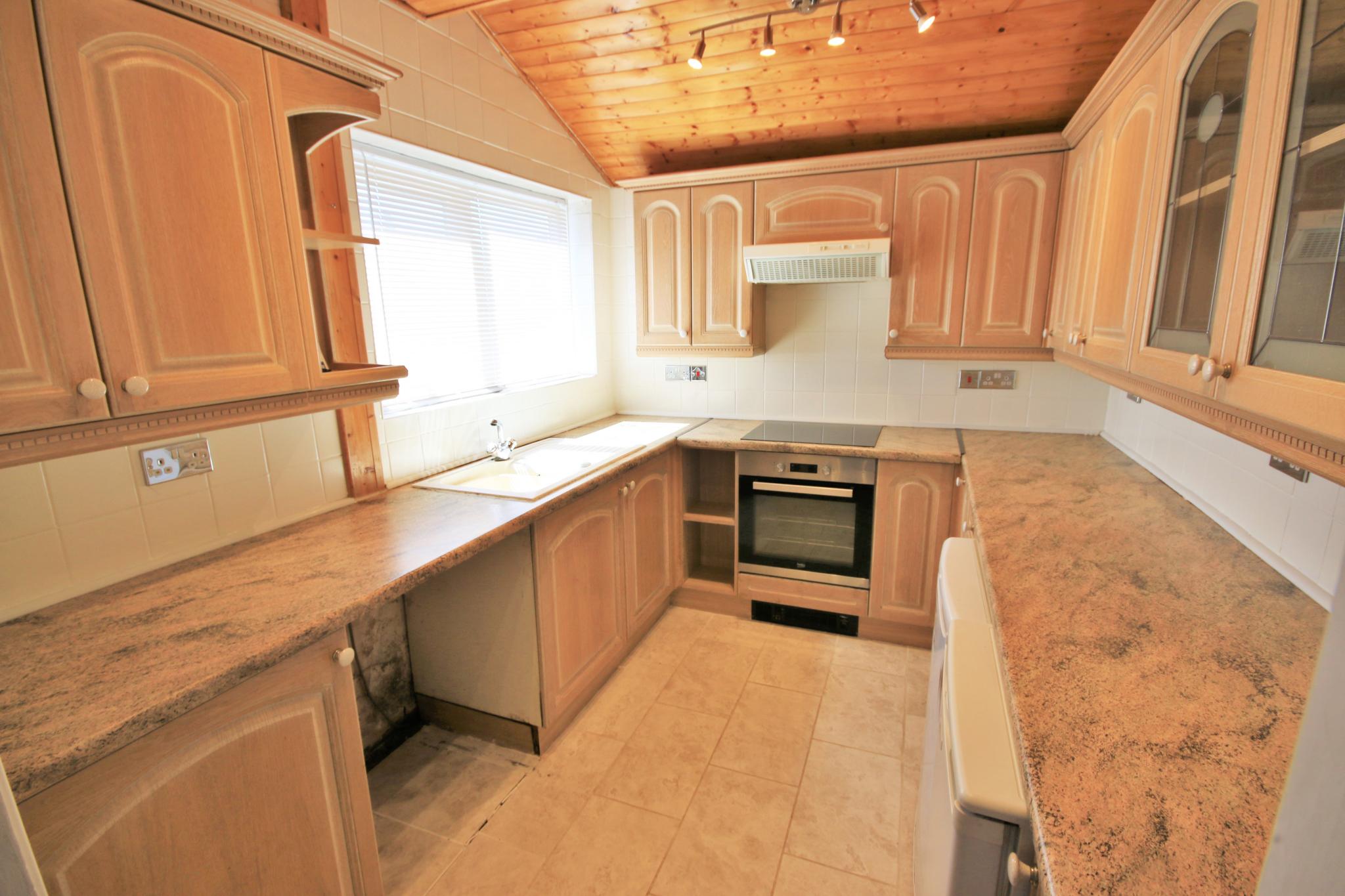 2 bedroom mid terraced house Let in Wigan - Photograph 5.
