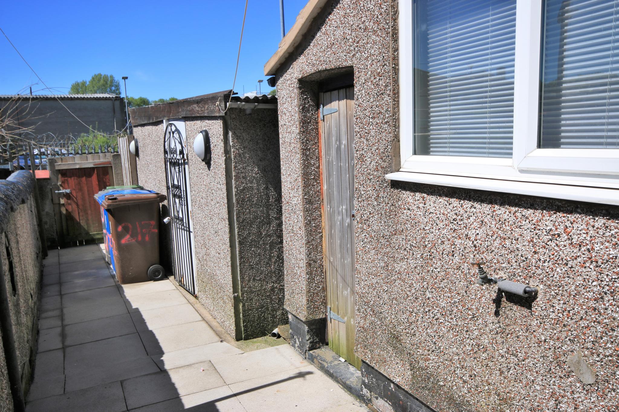 2 bedroom mid terraced house Let in Wigan - Photograph 10.
