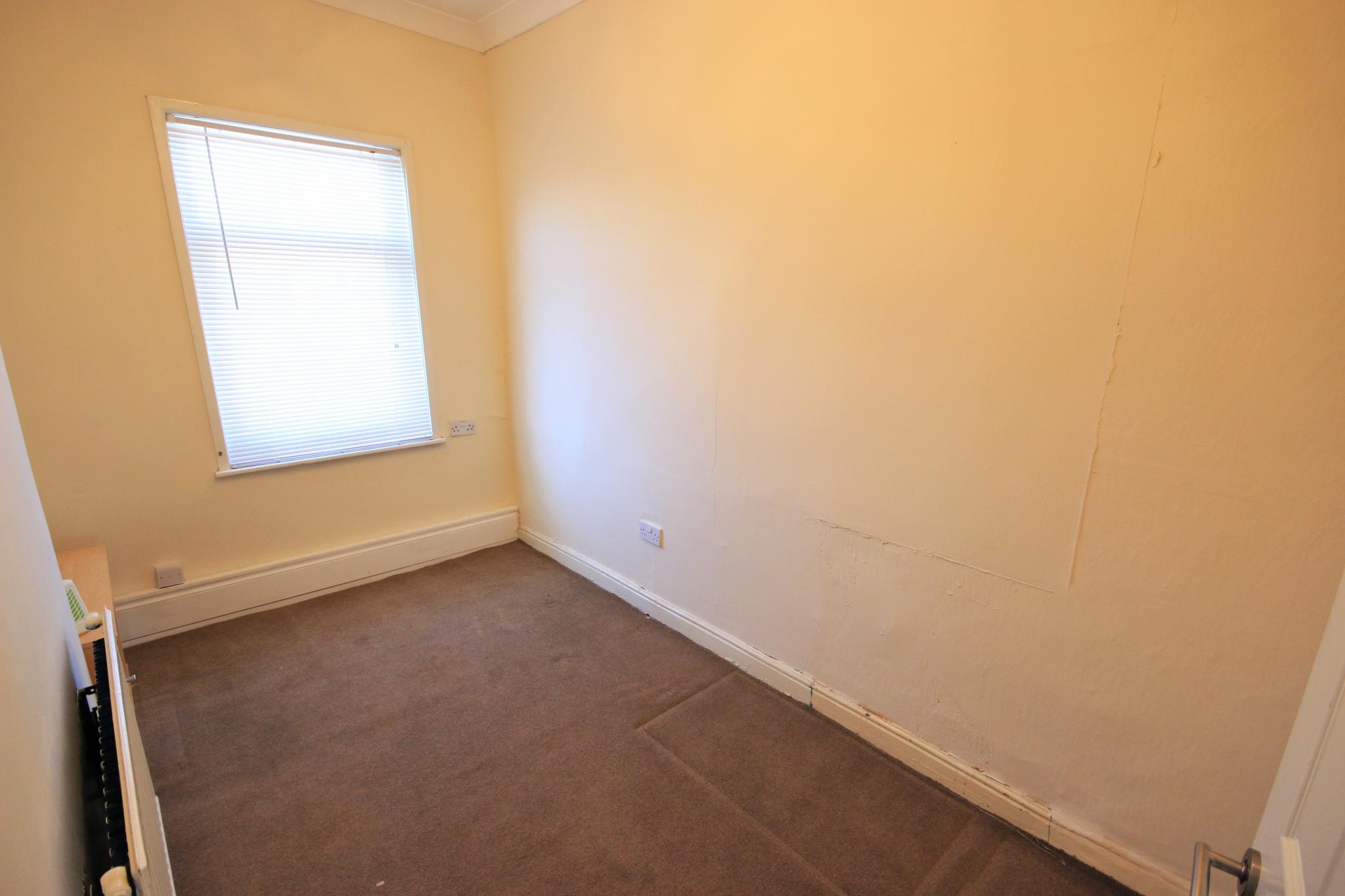 2 bedroom mid terraced house Let in Wigan - Photograph 7.