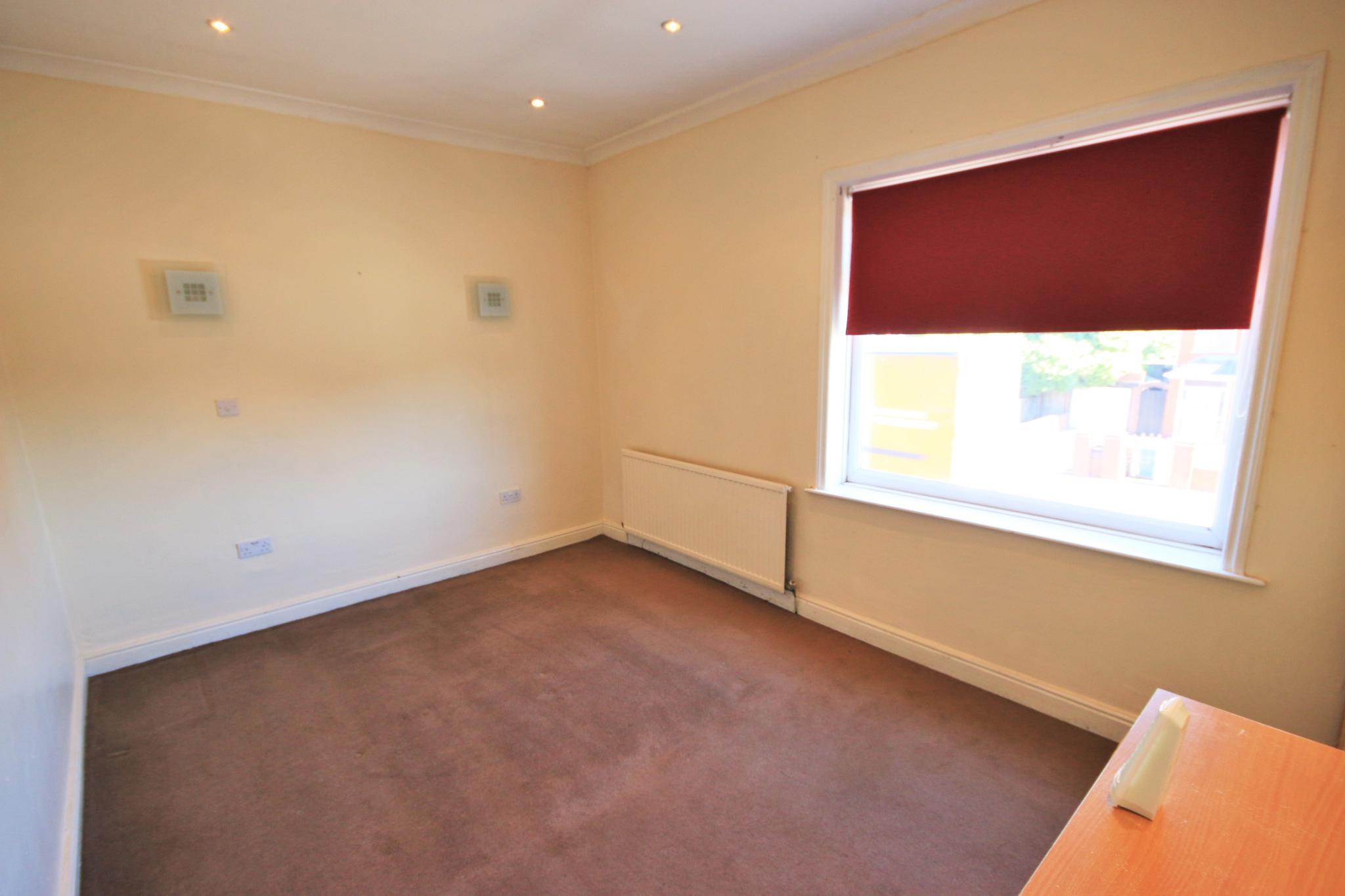 2 bedroom mid terraced house Let in Wigan - Photograph 6.