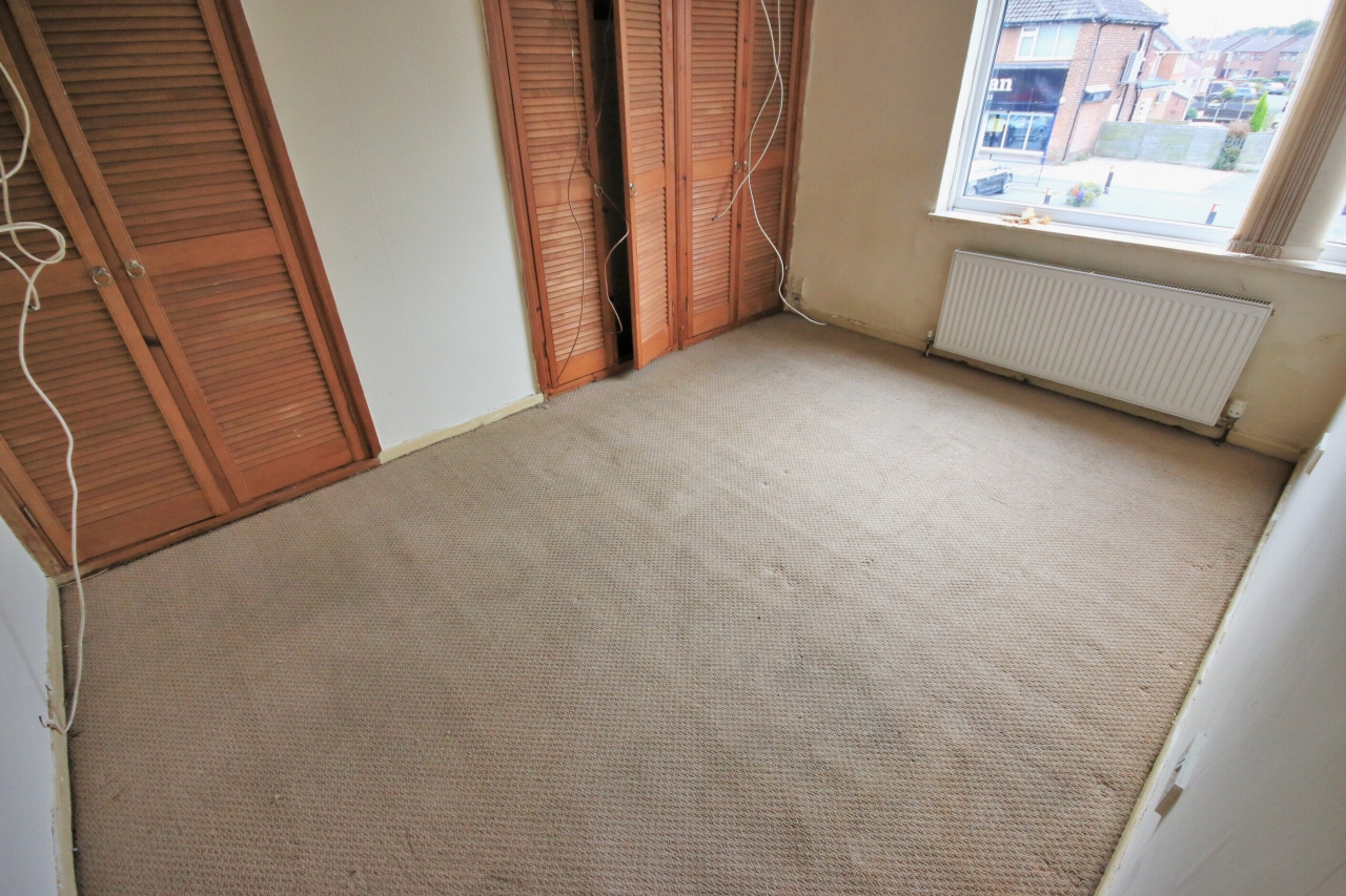2 bedroom mid terraced house Let in Wigan - Photograph 5.