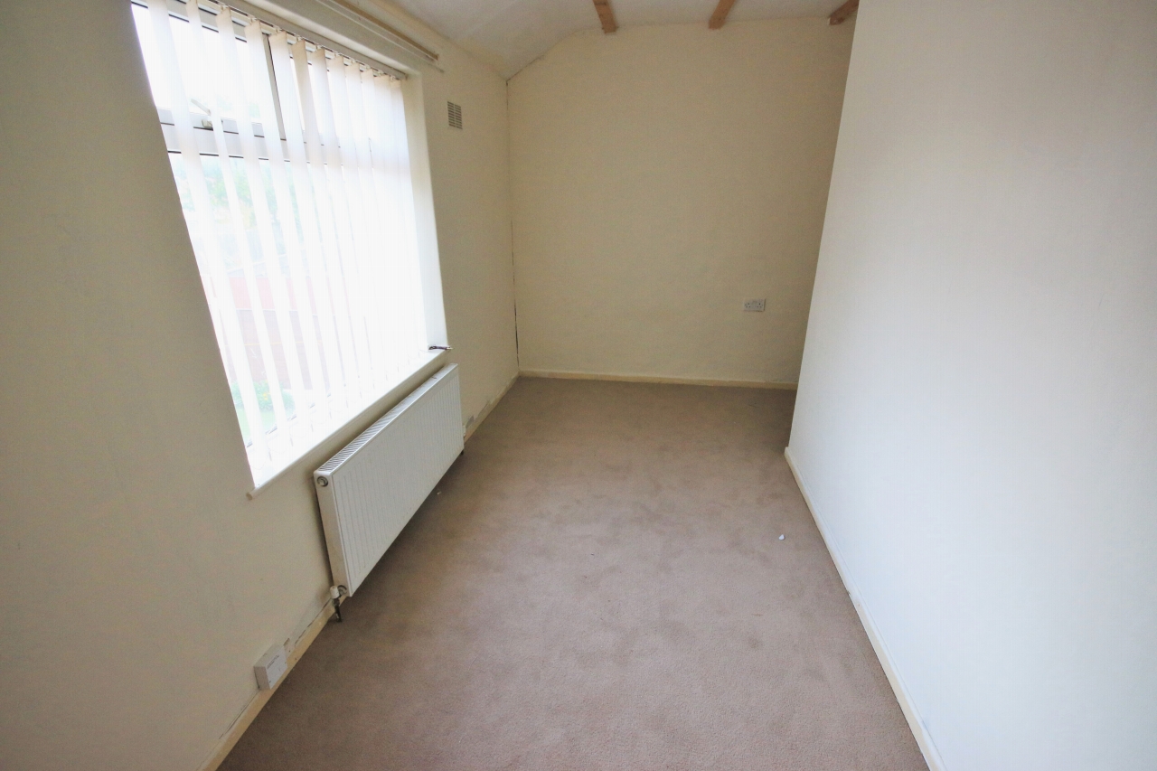 2 bedroom mid terraced house Let in Wigan - Photograph 6.