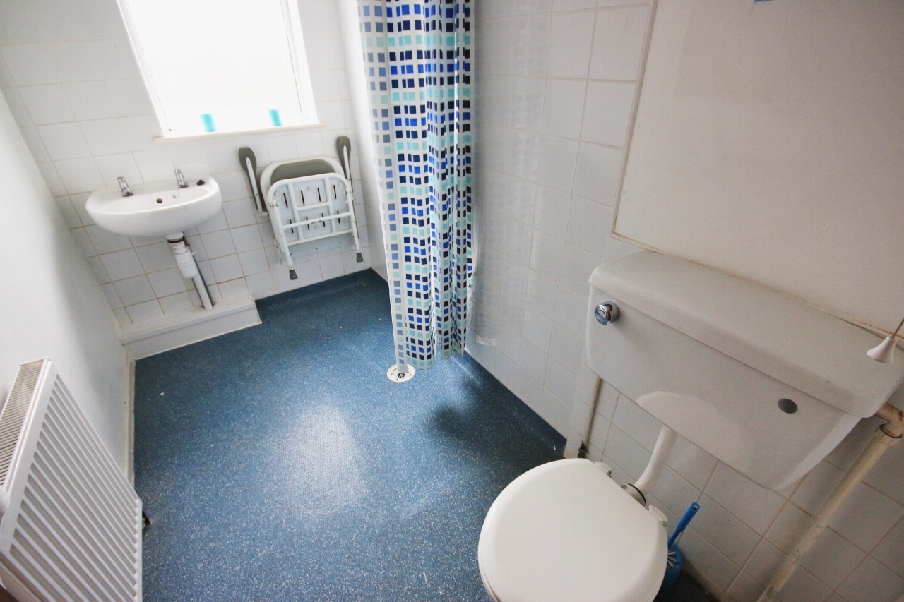 2 bedroom mid terraced house Let in Wigan - Photograph 7.