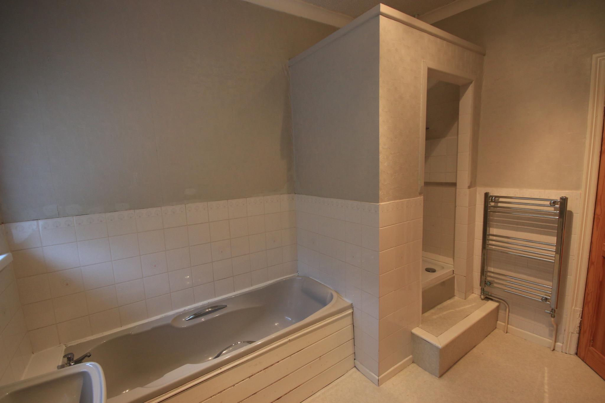 2 bedroom mid terraced house Let in Wigan - Photograph 7.