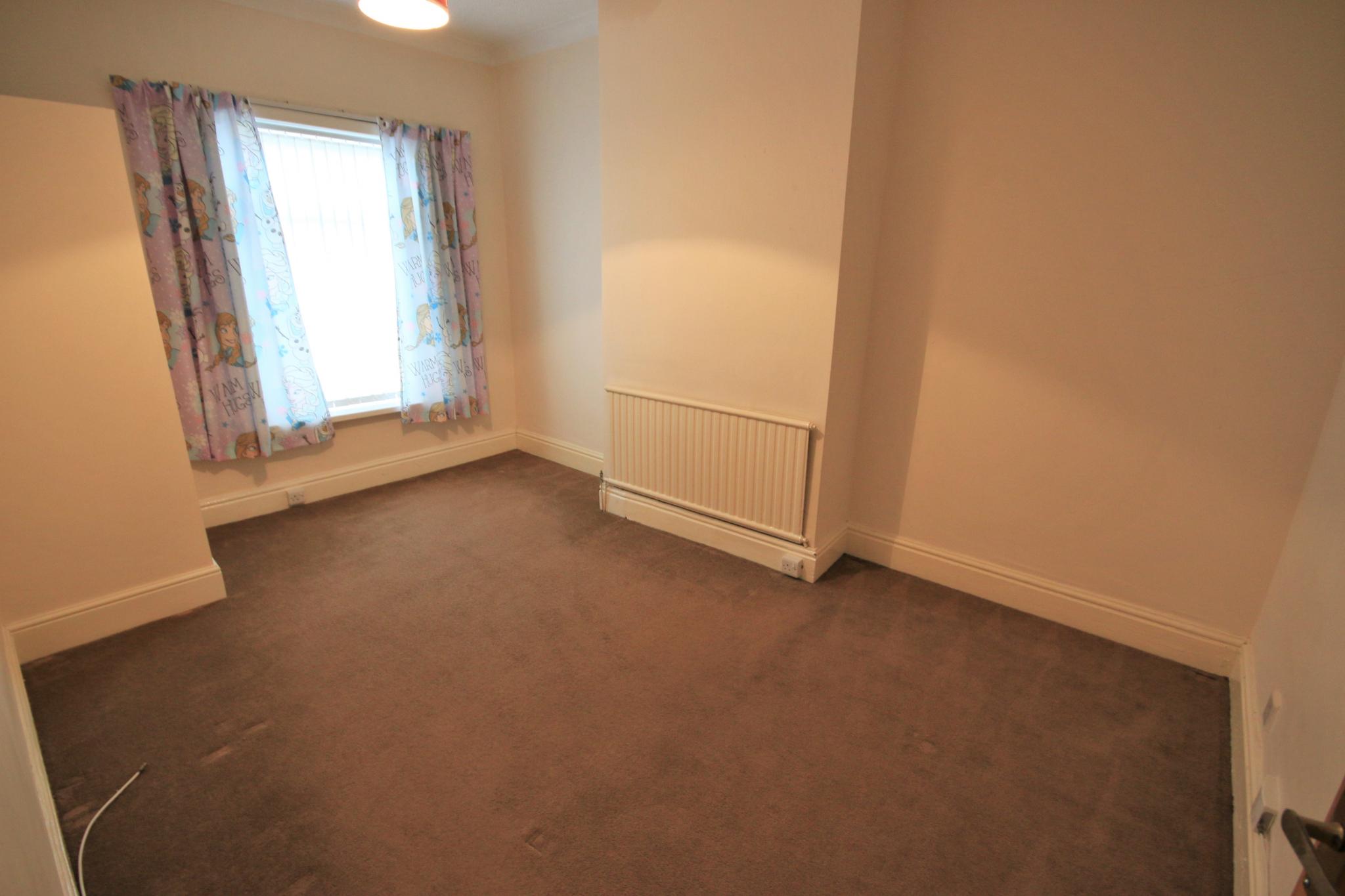 2 bedroom mid terraced house Let in Wigan - Photograph 6.