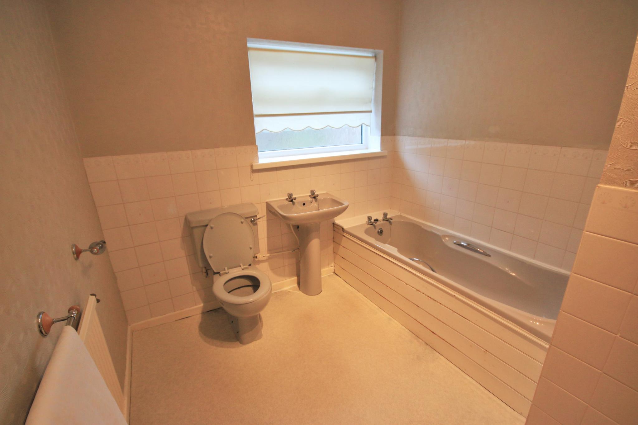 2 bedroom mid terraced house Let in Wigan - Photograph 8.