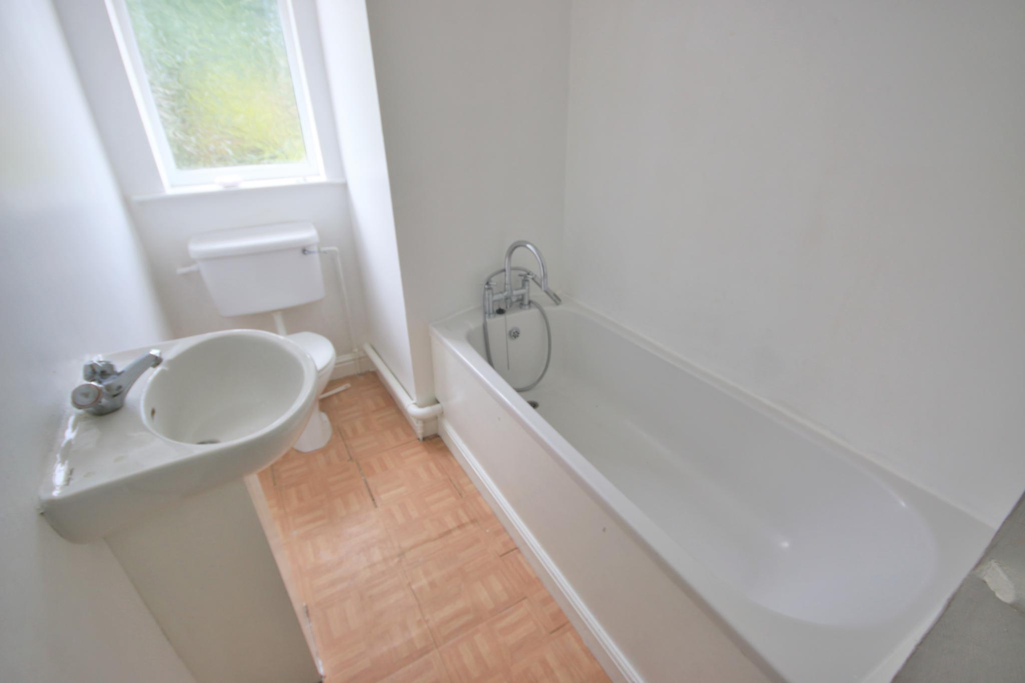 2 bedroom mid terraced house Let in Wigan - Photograph 7.