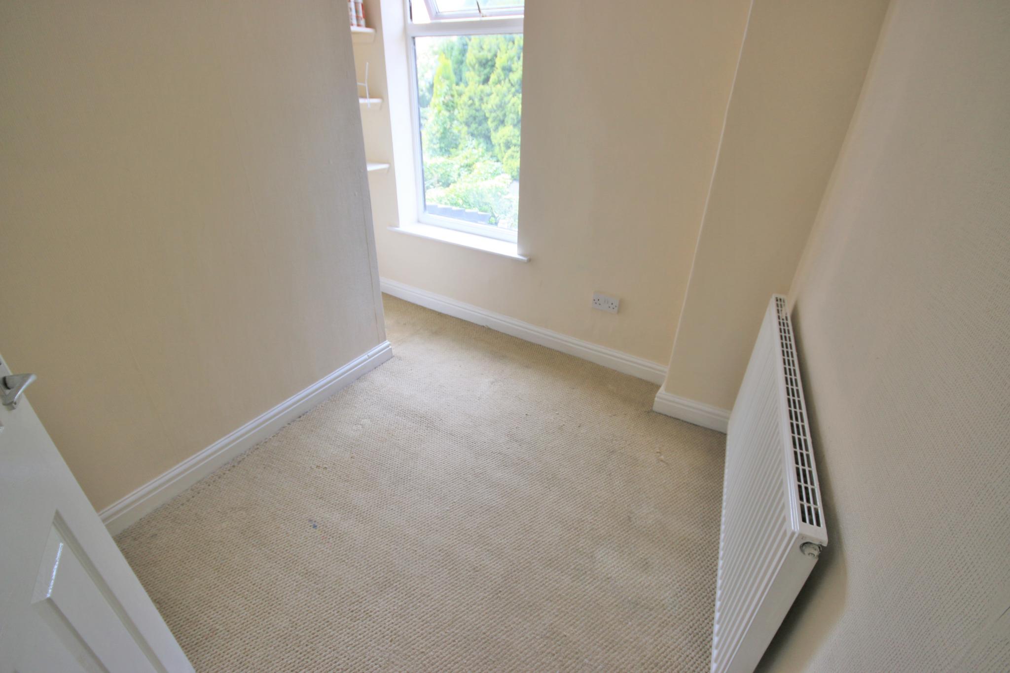 2 bedroom mid terraced house Let in Wigan - Photograph 6.