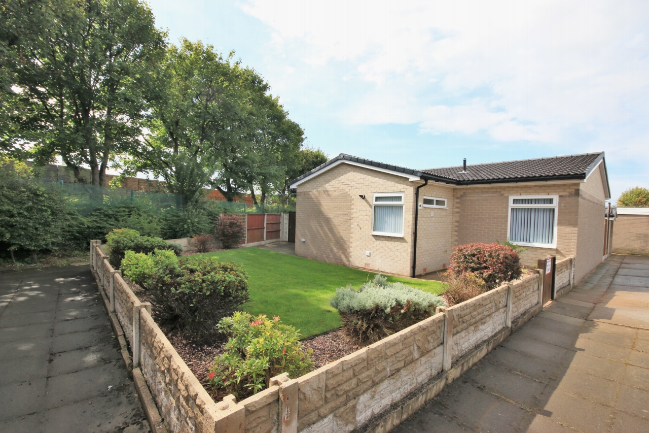 3 bedroom detached bungalow Let in Skelmersdale - Photograph 1.