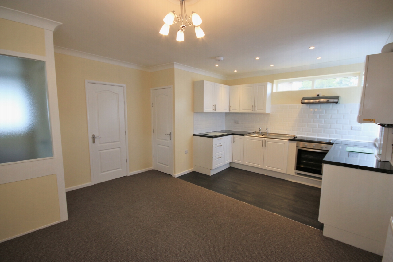 3 bedroom detached bungalow Let in Skelmersdale - Photograph 4.