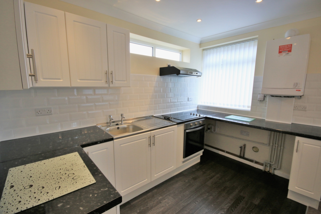 3 bedroom detached bungalow Let in Skelmersdale - Photograph 5.