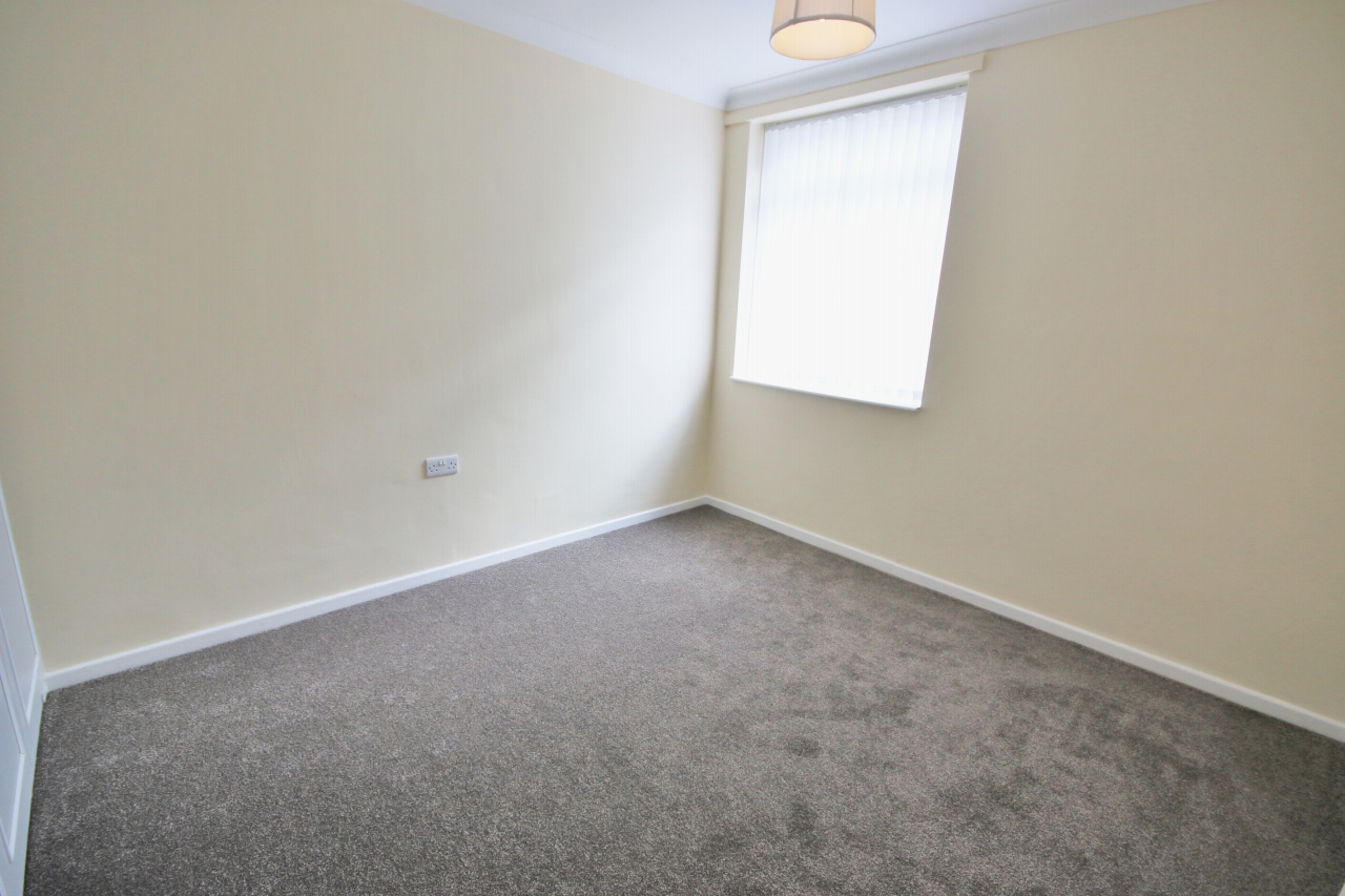 3 bedroom detached bungalow Let in Skelmersdale - Photograph 7.