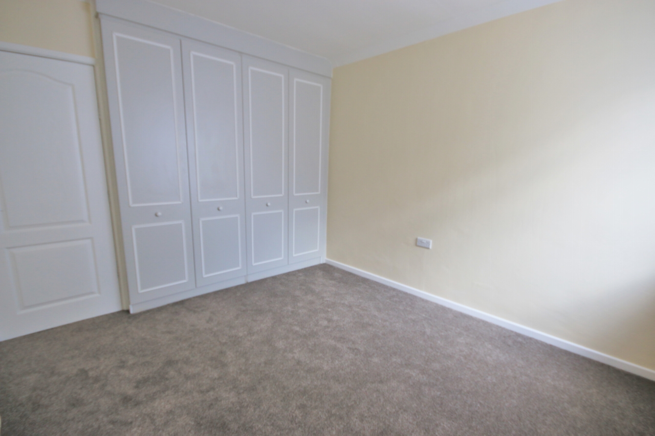 3 bedroom detached bungalow Let in Skelmersdale - Photograph 8.