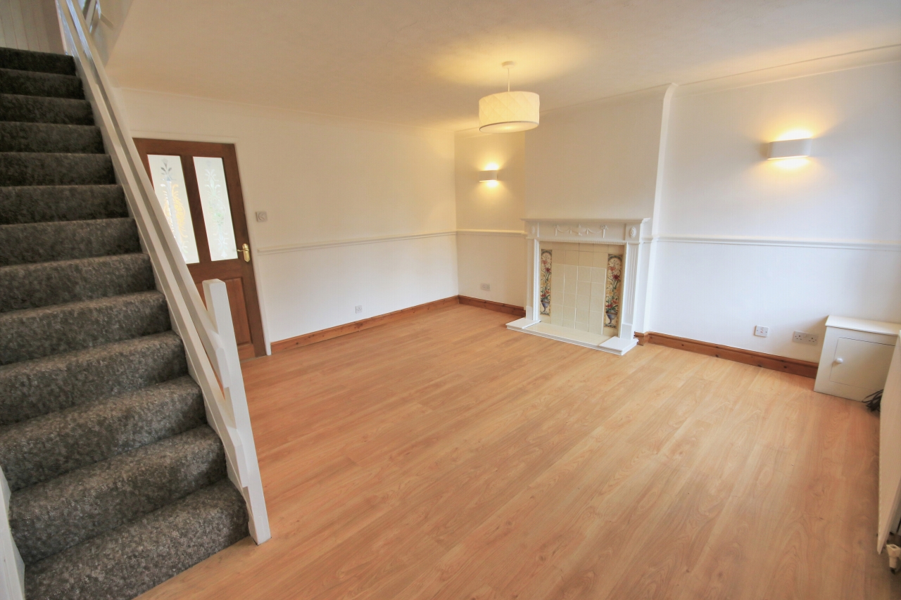3 bedroom mid terraced house Let in Wigan - Photograph 2.