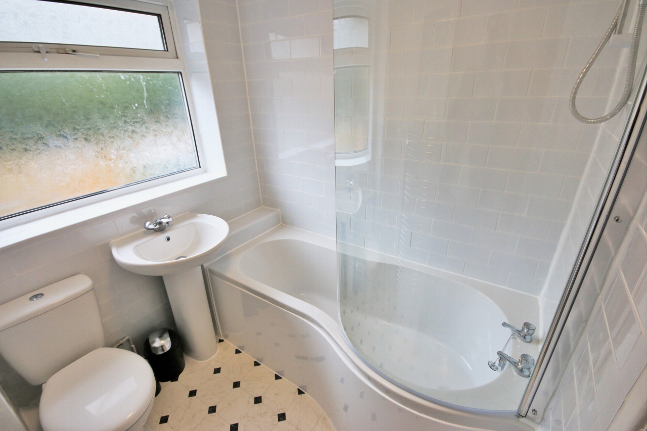 3 bedroom mid terraced house Let in Wigan - Photograph 10.