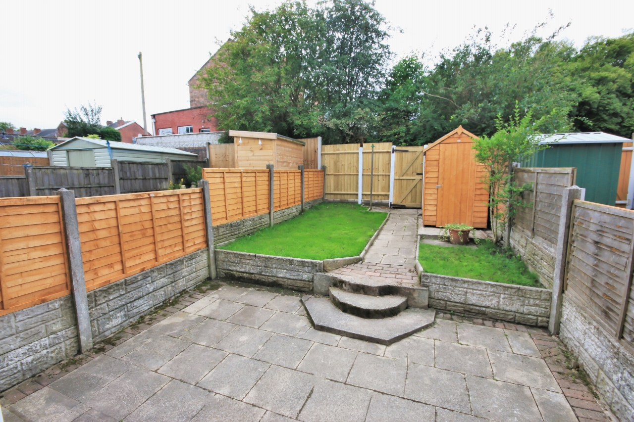 3 bedroom mid terraced house Let in Wigan - Photograph 11.