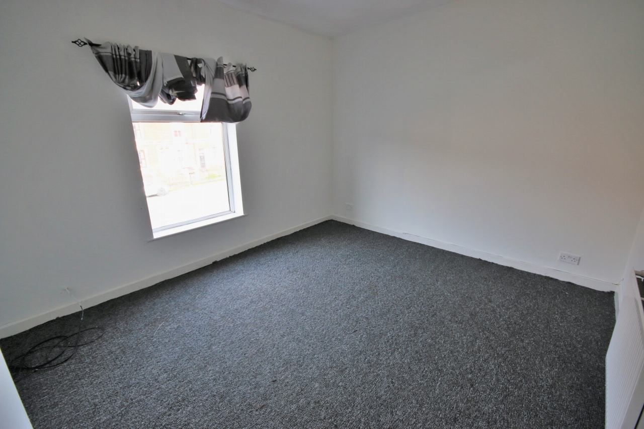 2 bedroom mid terraced house Let in Wigan - Photograph 5.