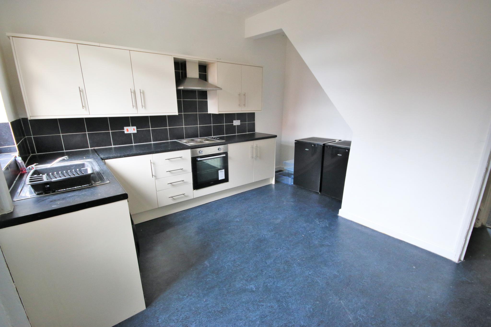 2 bedroom mid terraced house Let in Wigan - Photograph 4.