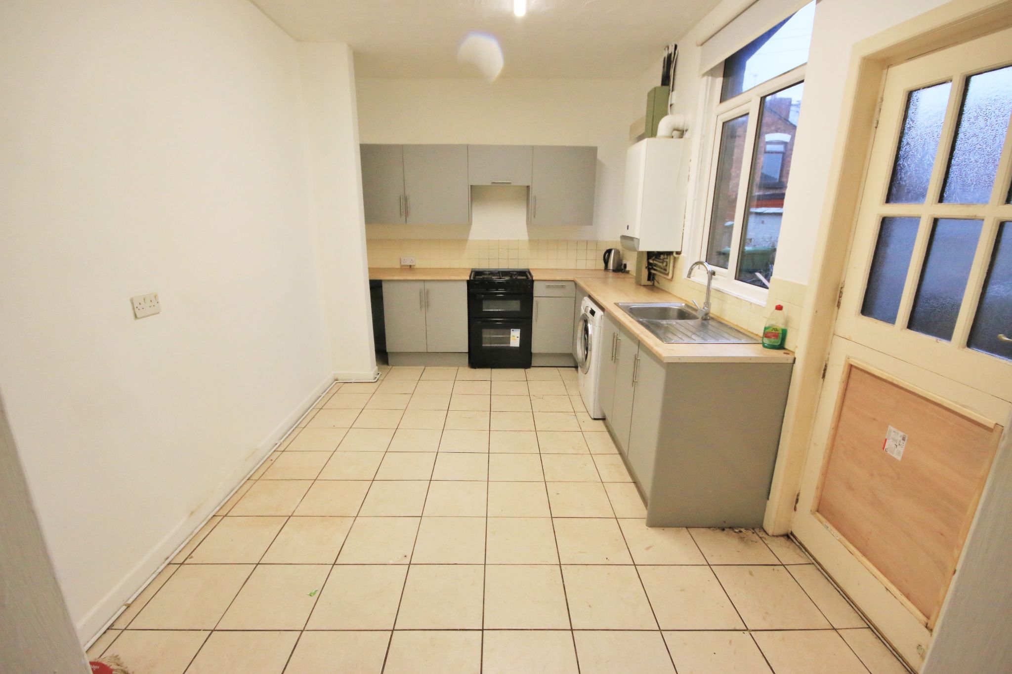 3 bedroom semi-detached house Let in Wigan - Photograph 4.