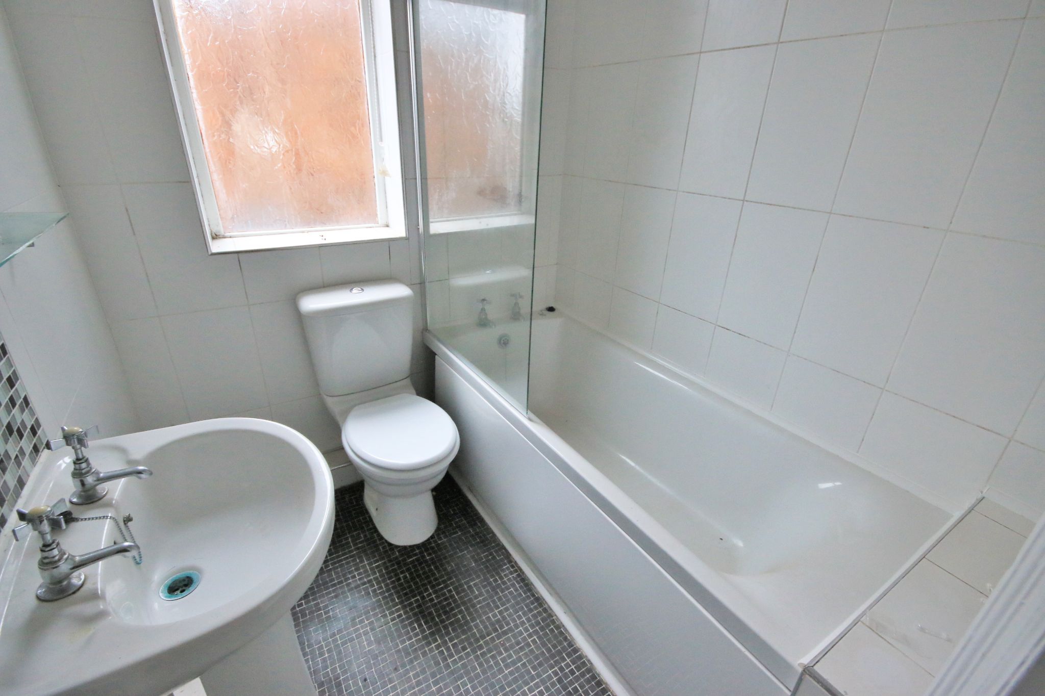 3 bedroom semi-detached house Let in Wigan - Photograph 8.
