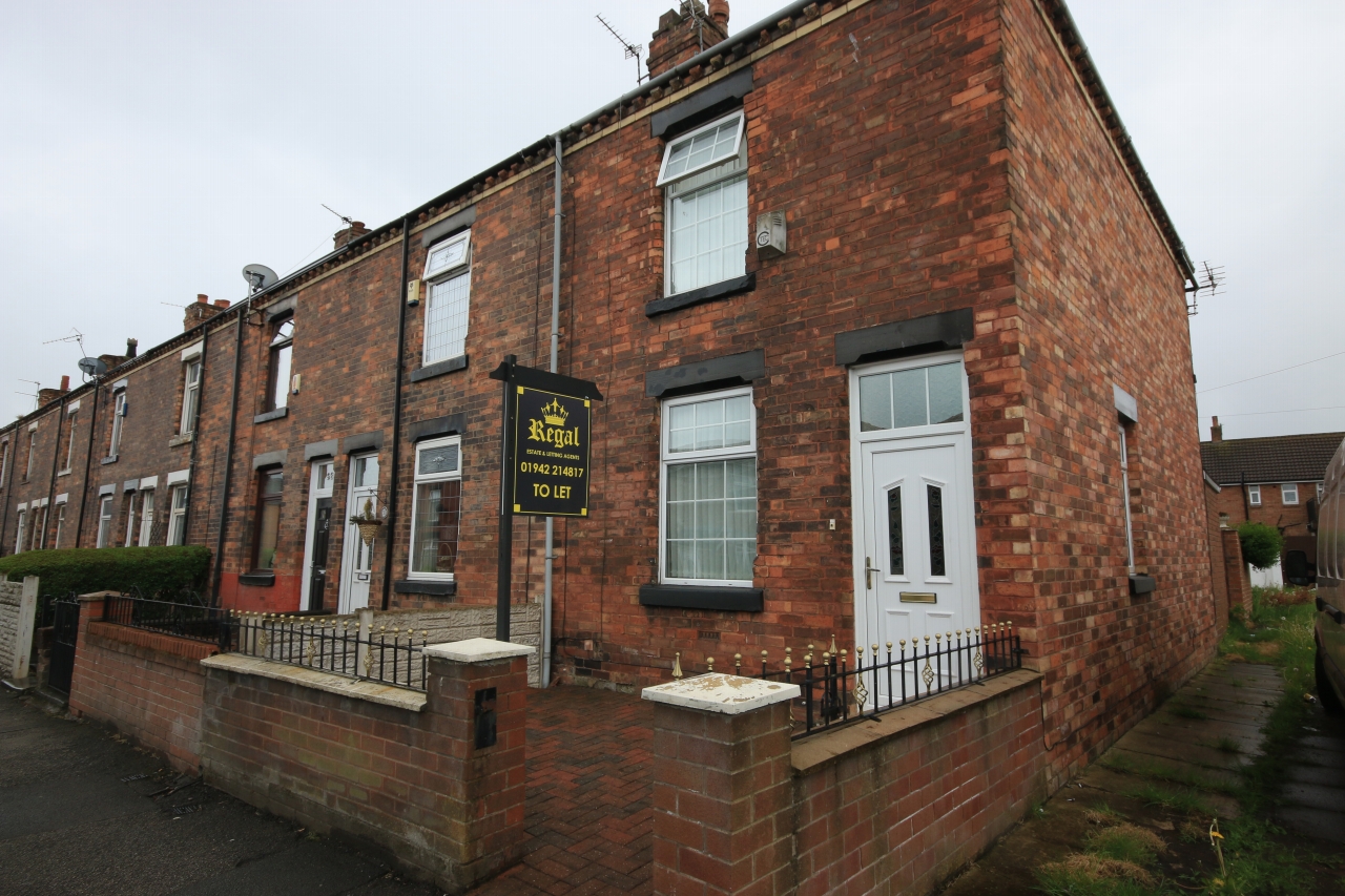 3 bedroom end terraced house Let in Wigan - Photograph 2.