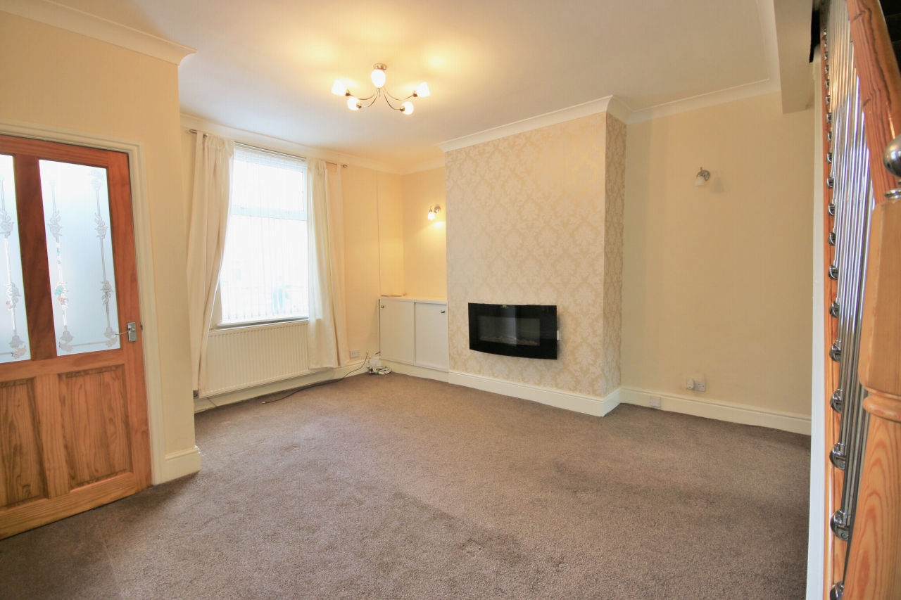 3 bedroom end terraced house Let in Wigan - Photograph 4.