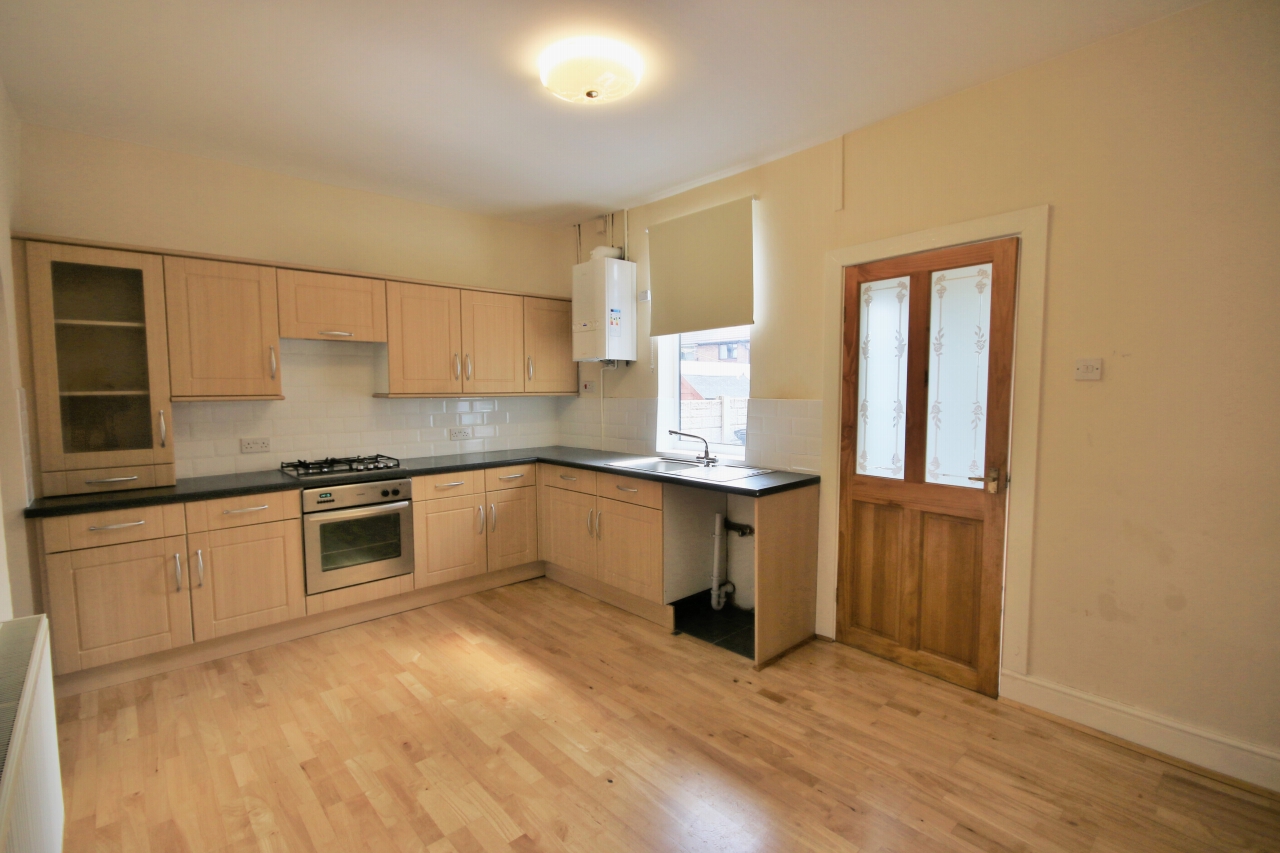 3 bedroom end terraced house Let in Wigan - Photograph 5.
