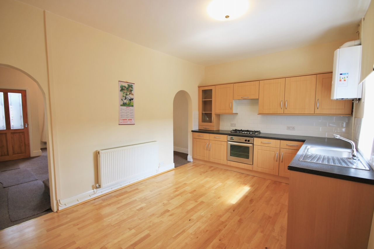 3 bedroom end terraced house Let in Wigan - Photograph 6.