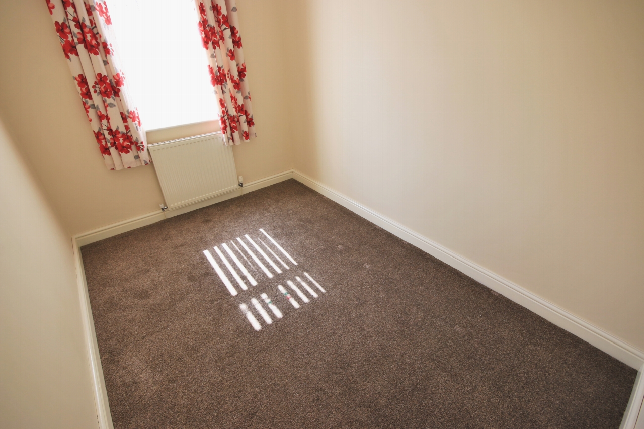 3 bedroom end terraced house Let in Wigan - Photograph 10.