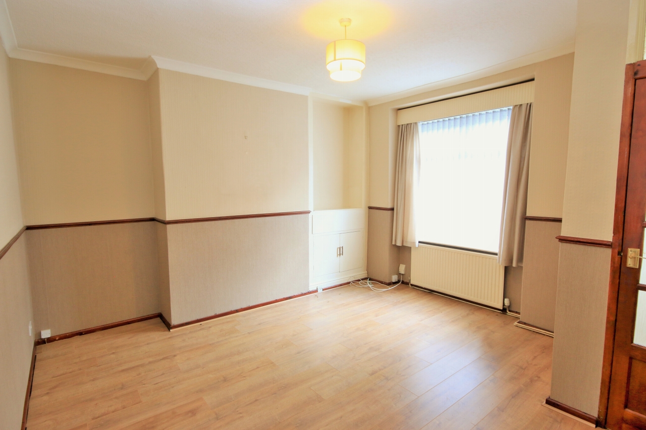 2 bedroom mid terraced house Let in Wigan - Photograph 2.
