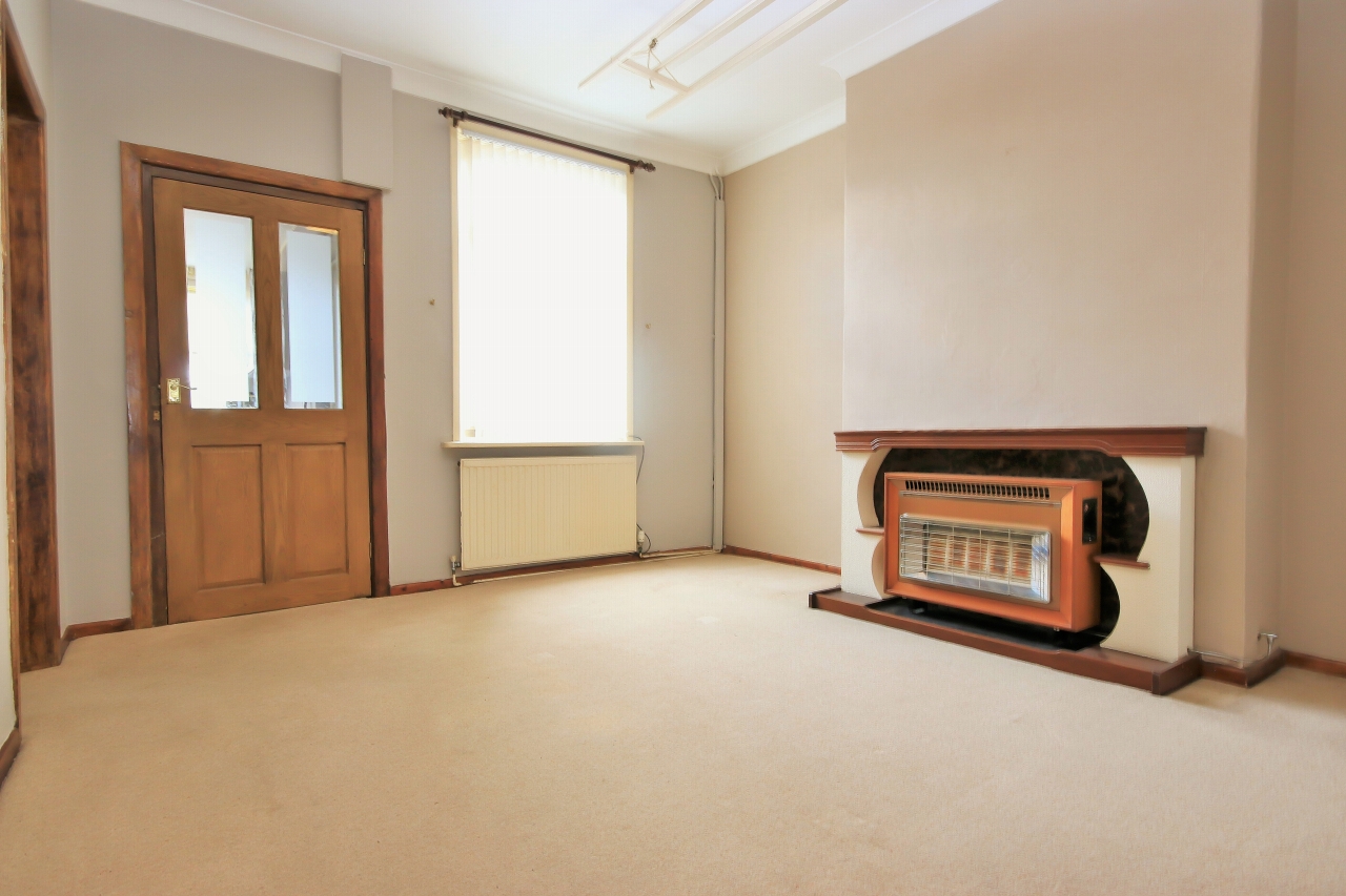 2 bedroom mid terraced house Let in Wigan - Photograph 3.