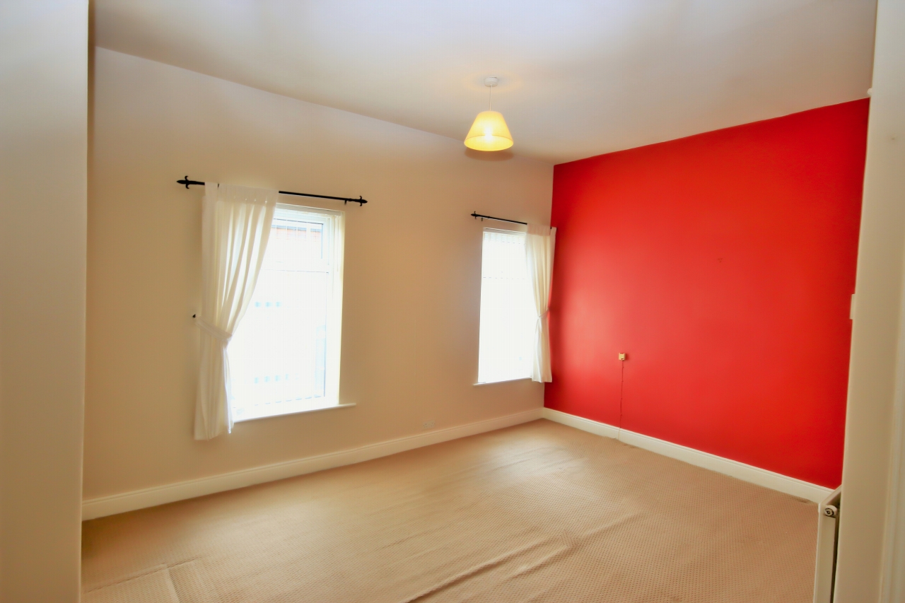 2 bedroom mid terraced house Let in Wigan - Photograph 5.